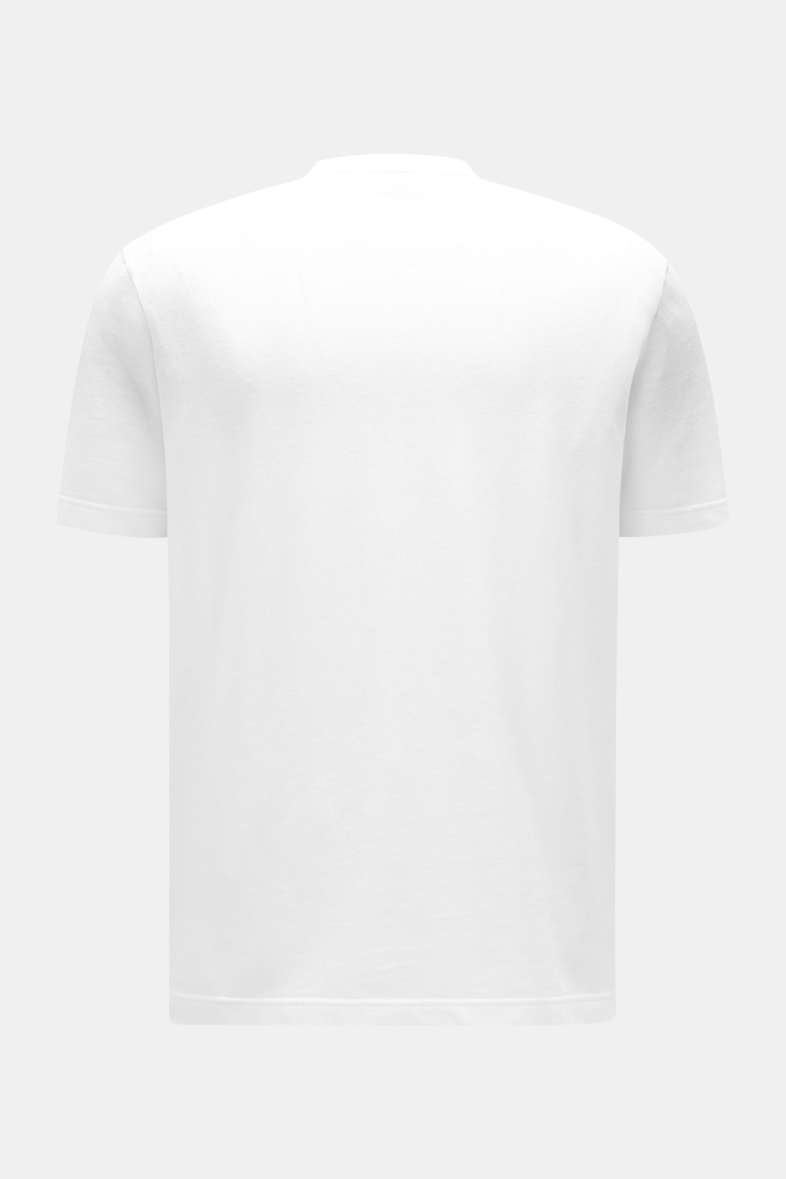 Back view of the 04651/ A trip in a bag Piqué T-shirt white, slim fit, crew neck, pure piqué cotton with ribbed bands and woven side label.

Summer essential: This piqué T-shirt from 04651/ A TRIP IN A BAG is a versatile staple that's perfect for warm 