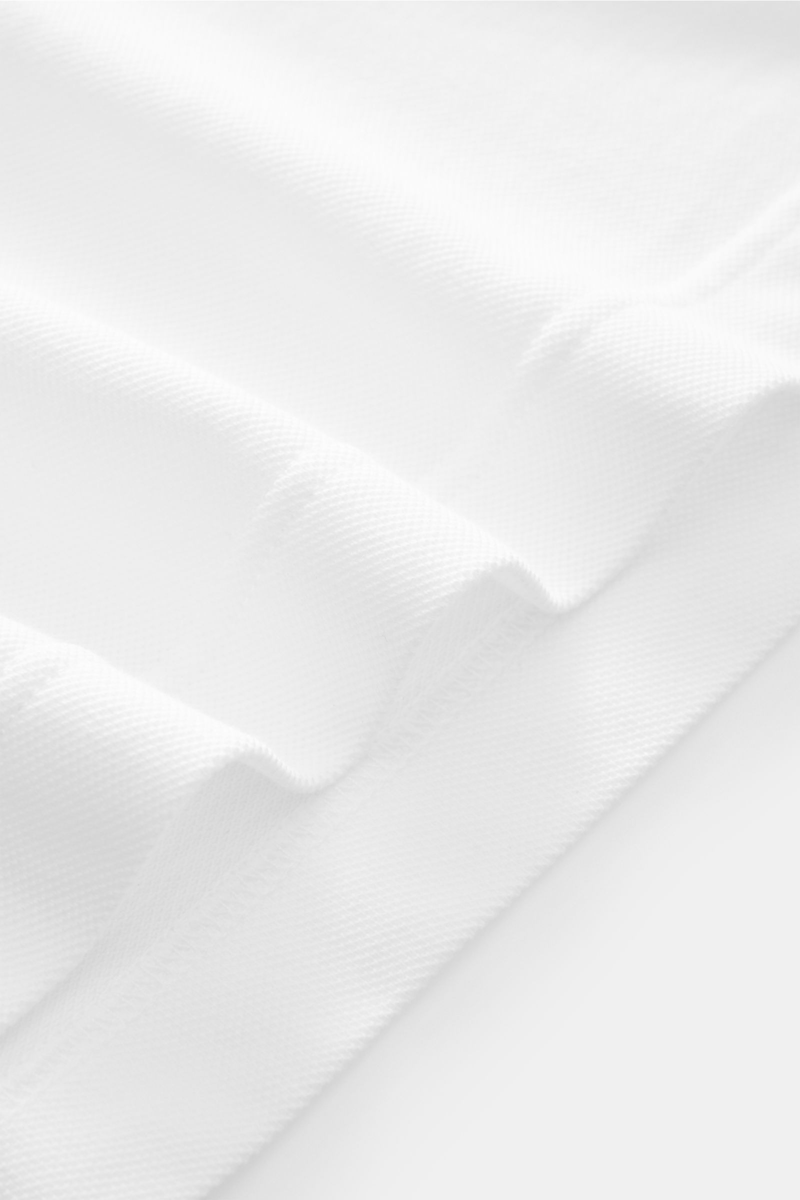 Close-up front view of 04651/ A trip in a bag Piqué T-shirt white showing pure piqué cotton texture, slim fit, crew neck, ribbed bands, and woven side label; summer essential with robust feel.

Summer essential: This piqué T-shirt from 04651/ A TRIP IN