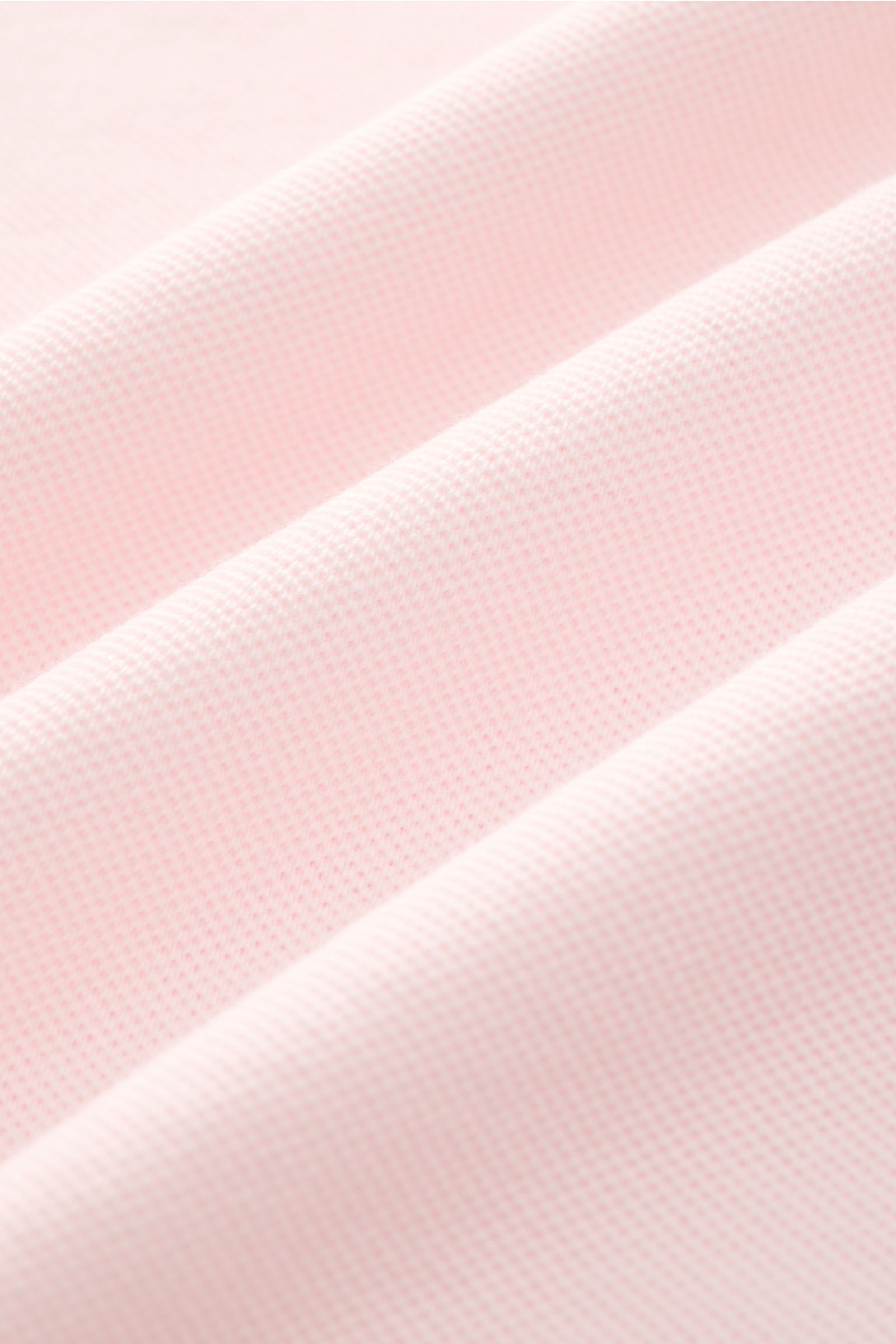 Close-up front view of the 04651/ A trip in a bag Piqué T-shirt rose fabric showing its pure piqué cotton texture.

Summer essential: This piqué T-shirt from 04651/ A TRIP IN A BAG is a versatile staple that's perfect for warm days.

Pure p