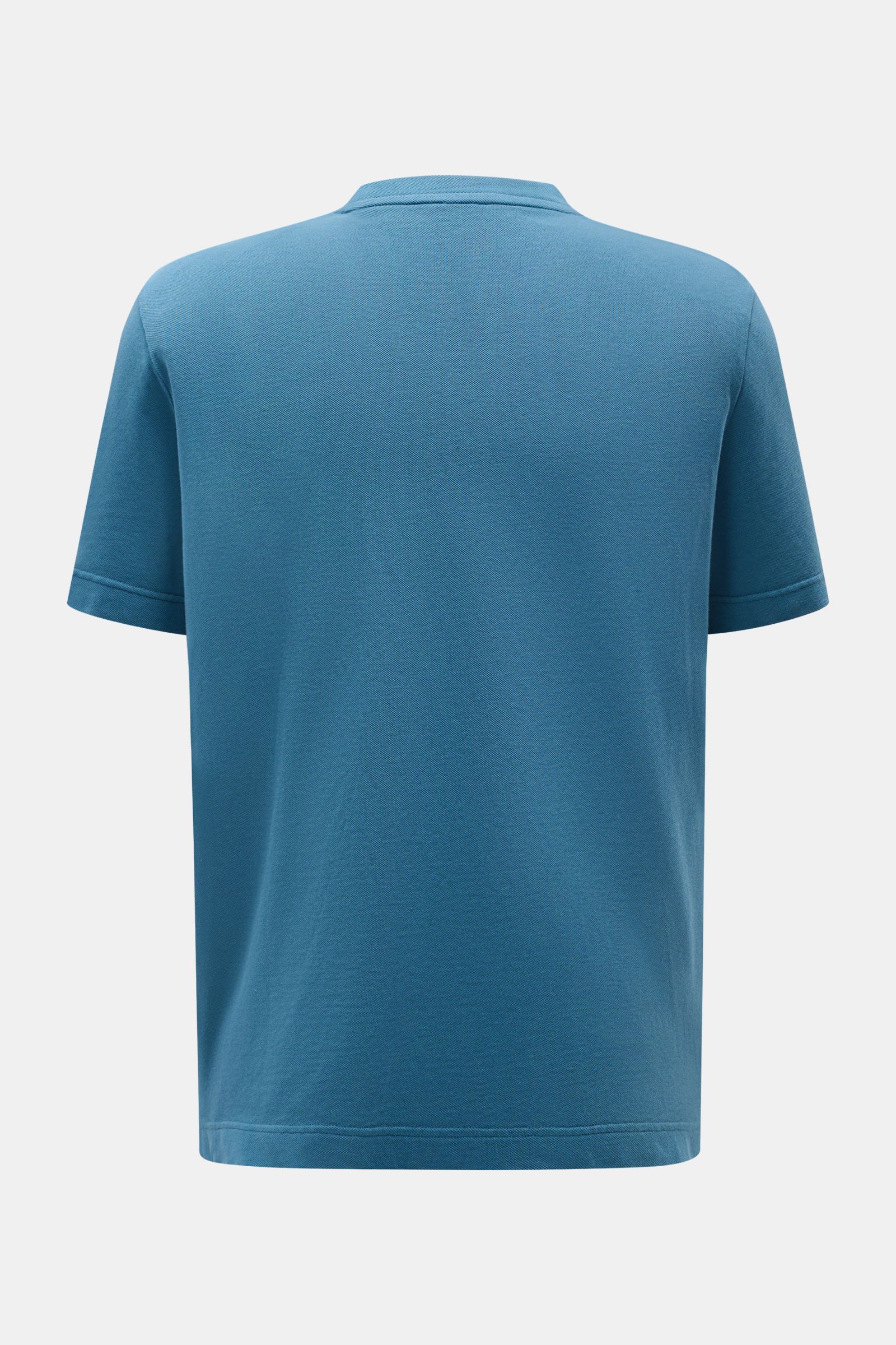 Rear view of the 04651/ A trip in a bag Piqué T-shirt teal, showing pure piqué cotton fabric, slim fit, crew neck, woven side label, ribbed bands. Summer essential: This piqué T-shirt from 04651/ A TRIP IN A BAG is a versatile staple that's perfect for wa