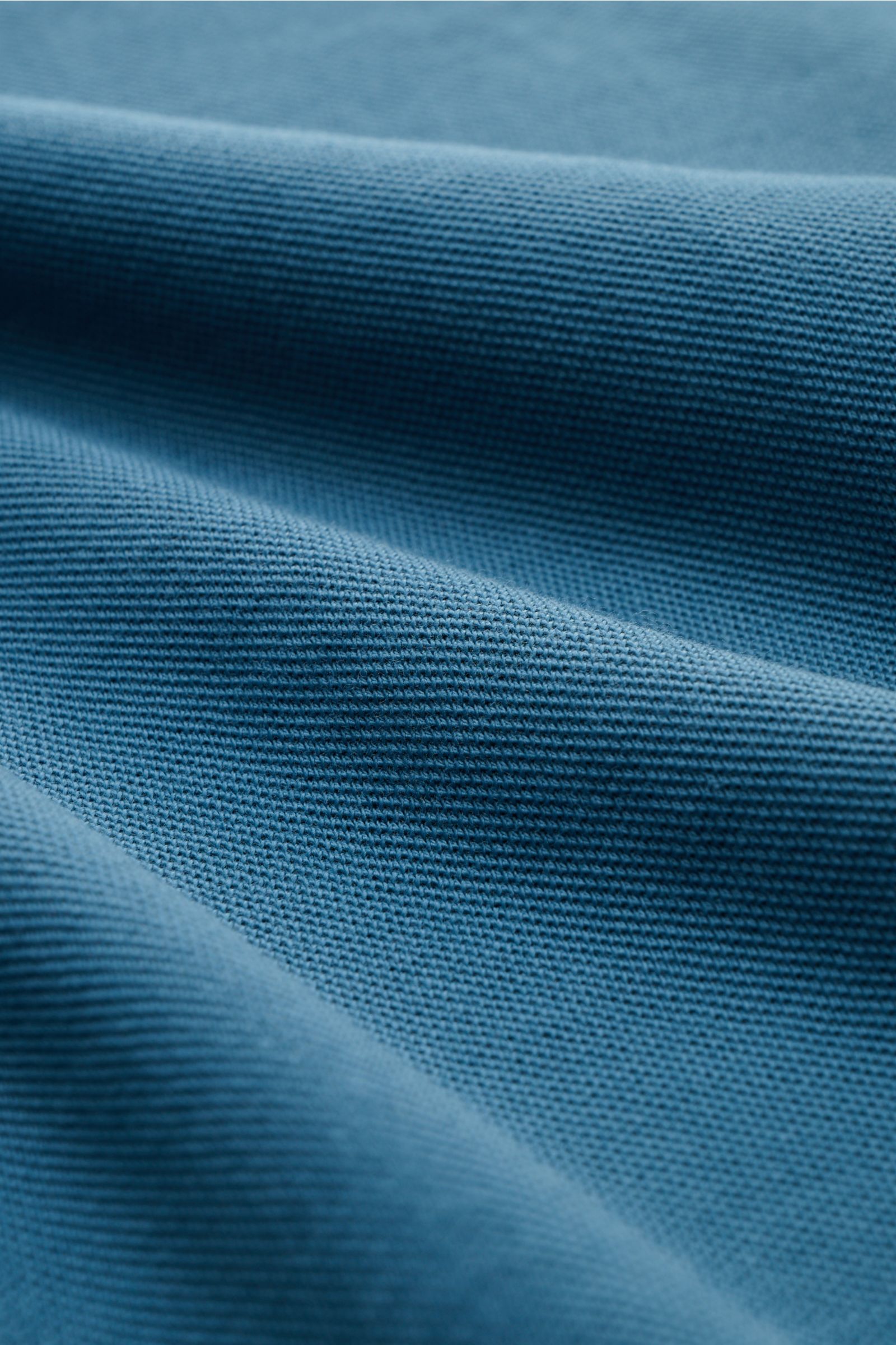 Close-up front view of the teal fabric texture of the 04651/ A trip in a bag Piqué T-shirt, highlighting its pure piqué cotton and robust feel.

Summer essential: This piqué T-shirt from 04651/ A TRIP IN A BAG is a versatile staple that's perfect for w