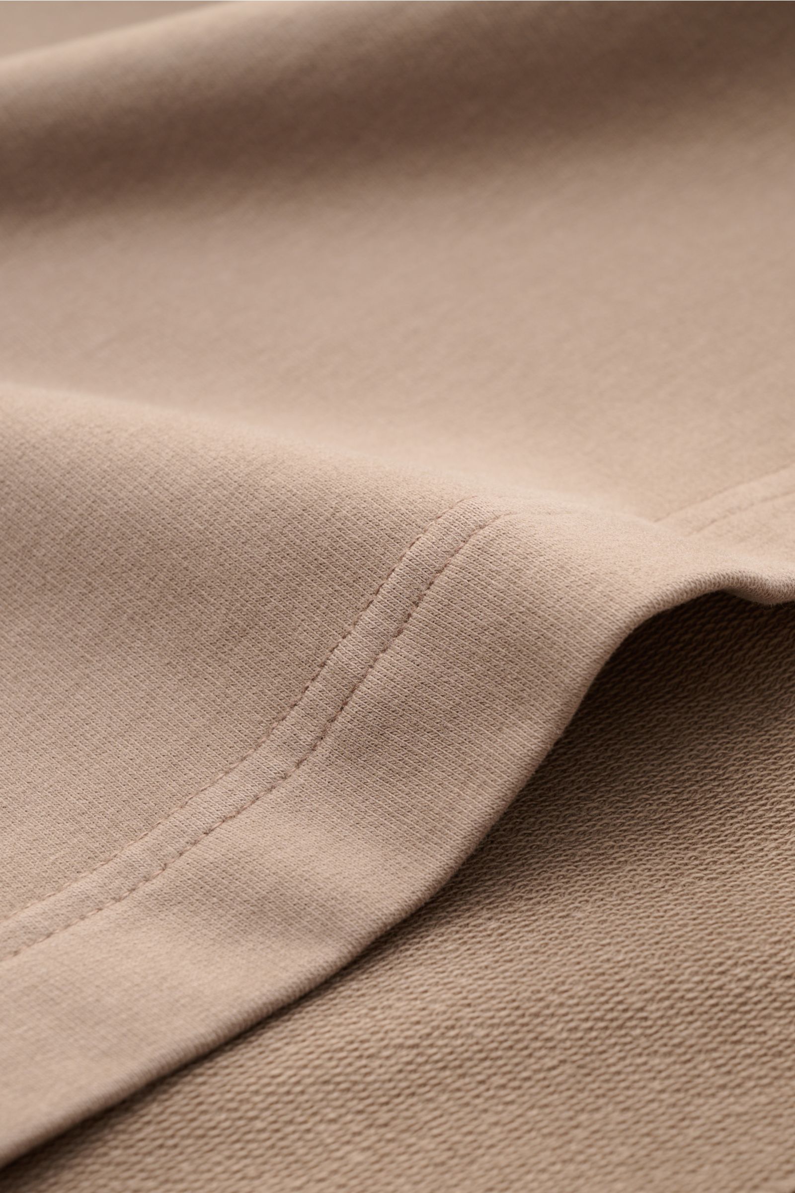 Close-up front-side view of the taupe fabric and stitching of the 04651/ A trip in a bag Crew neck T-shirt 'If Tee' taupe.

Description: The uncomplicated cotton T-shirt 'IF Tee' by 04651/ A TRIP IN A BAG is a core basic for the new season that give us
