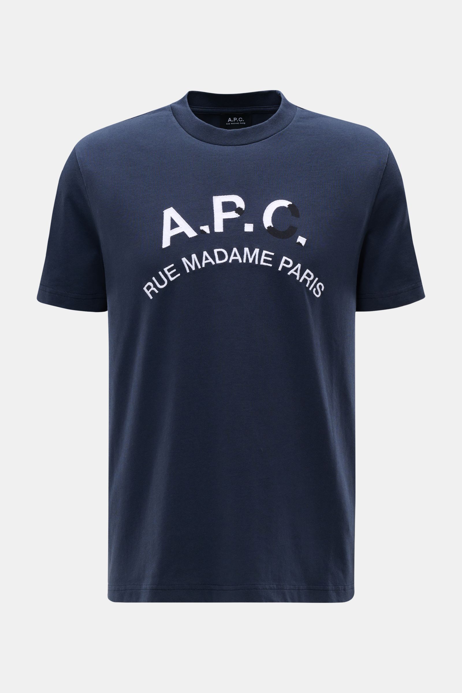 A.P.C. Rundhals-T-Shirt navy front view, navy blue soft cotton jersey, regular fit, round neckline, vintage logo stitching 'A.P.C. RUE MADAME PARIS'.

Legere Sommerlooks von A.P.C.: Aus weichem Baumwoll-Jersey gefertigt und mit Logo-Stitching im Vintag
