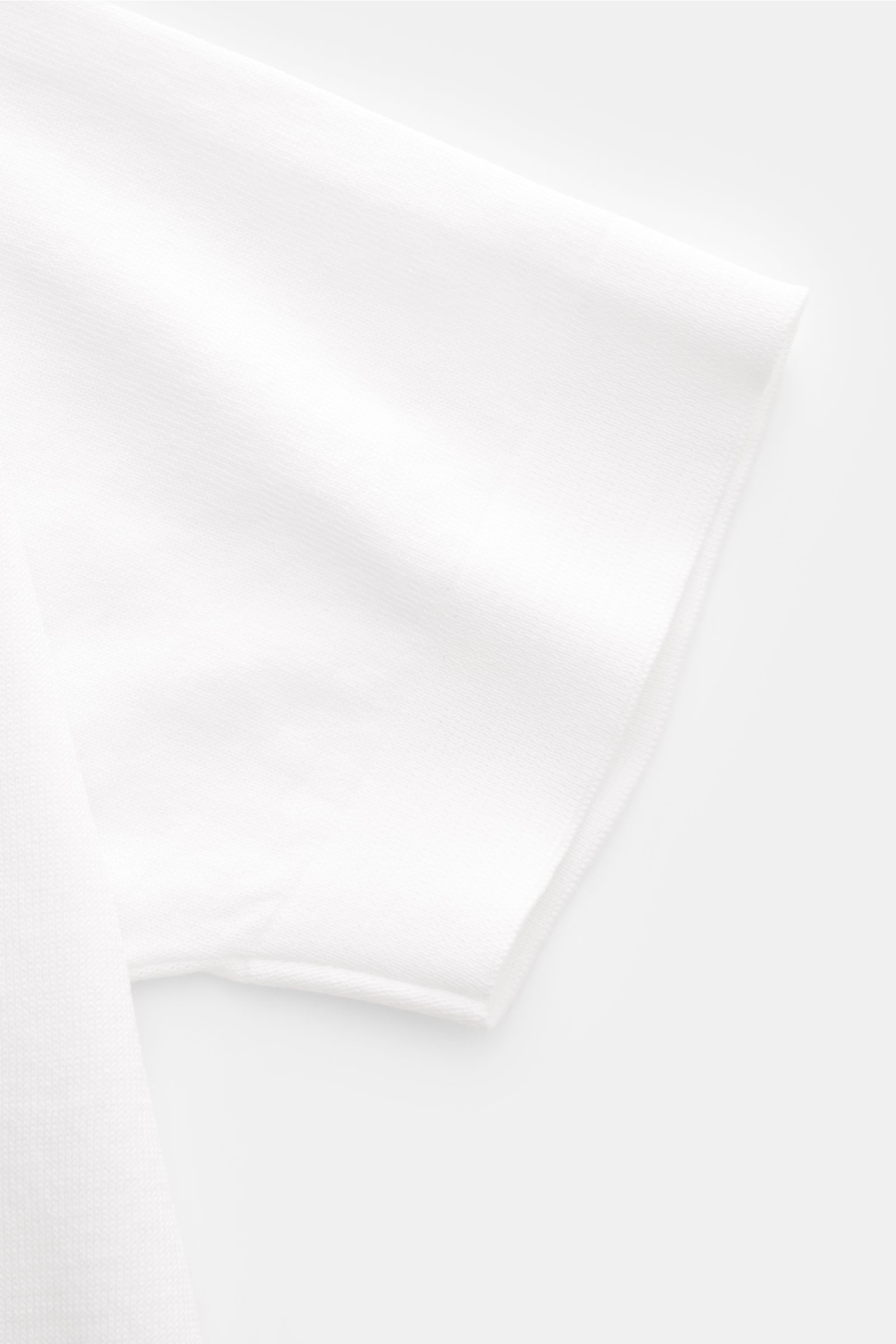 Close-up side view of the Filippo de Laurentiis Short sleeve jumper white, showing the soft, pure cotton fine knit fabric and standing collar. A versatile basic: This short sleeve jumper by FILIPPO DE LAURENTIIS features a timeless design and incomparable
