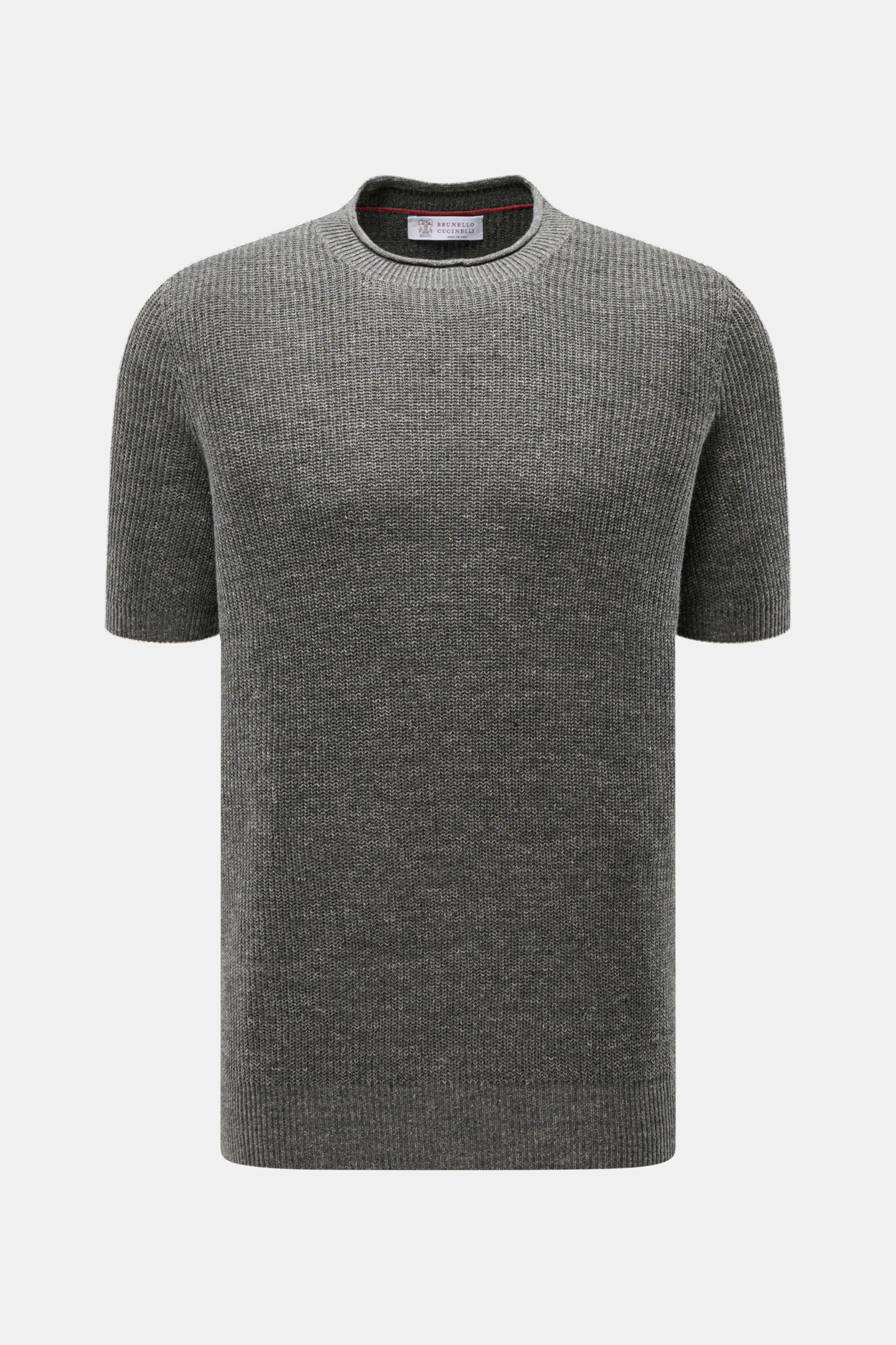 Front view of Brunello Cucinelli Kurzarmpullover dunkelgrau meliert, a slim fit short-sleeve pullover in fine linen-cotton patent knit with narrow contrasting edges on sleeve hems.

Dieser zeitlose, vielseitige Kurzarmpullover von BRUNELLO CUCINELLI au