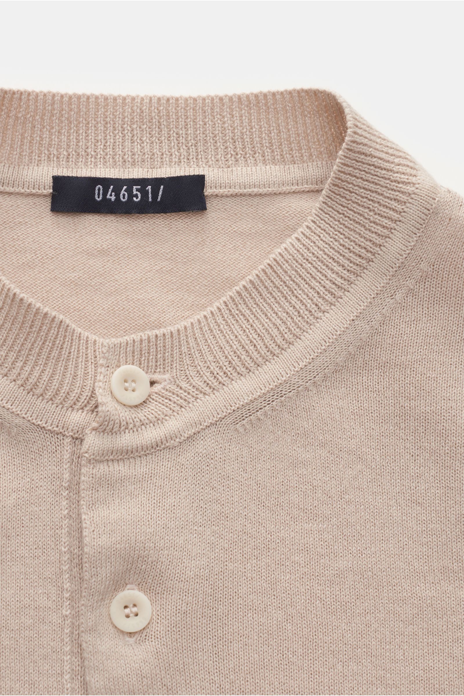 04651/ A trip in a bag Strick-Henleyshirt 'Foggy' beige