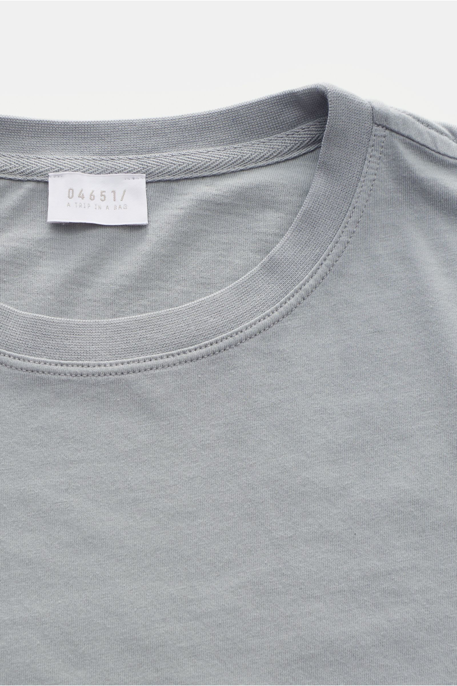 04651/ A trip in a bag Longsleeve grau