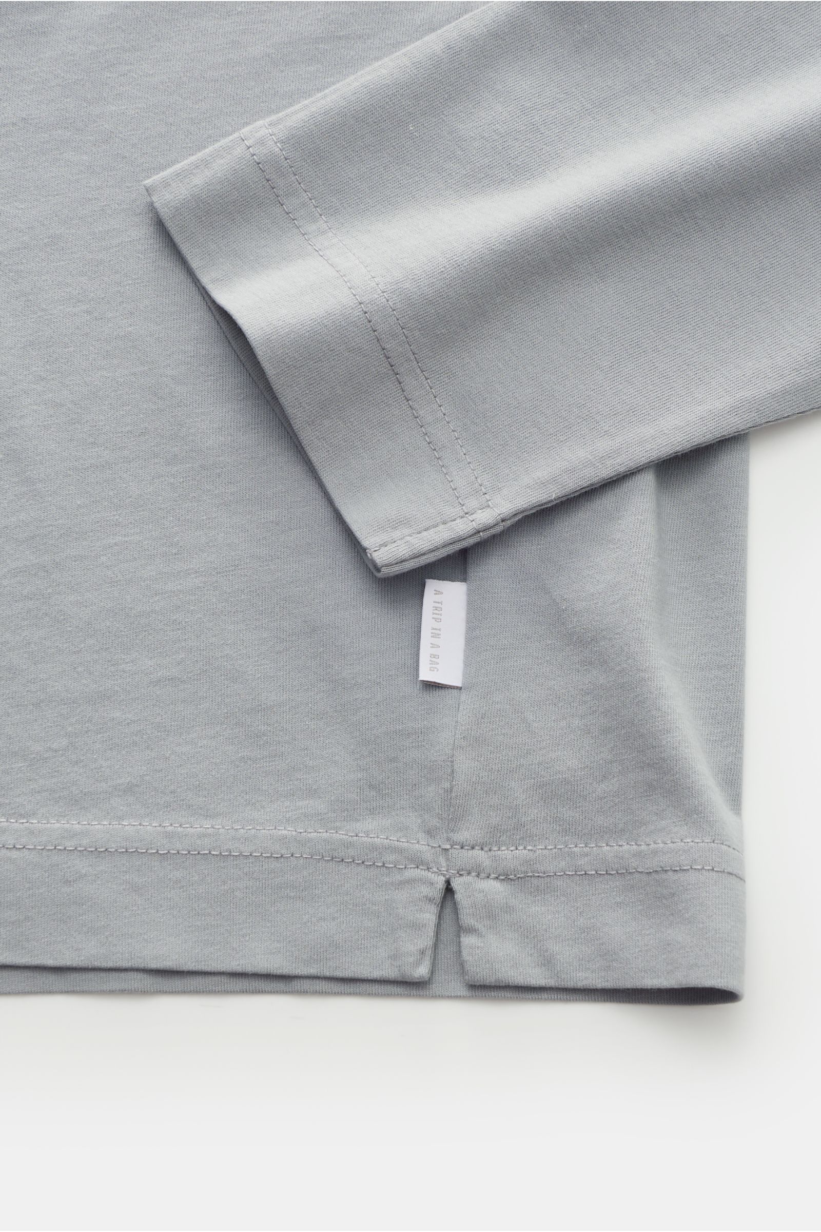 04651/ A trip in a bag Longsleeve grau