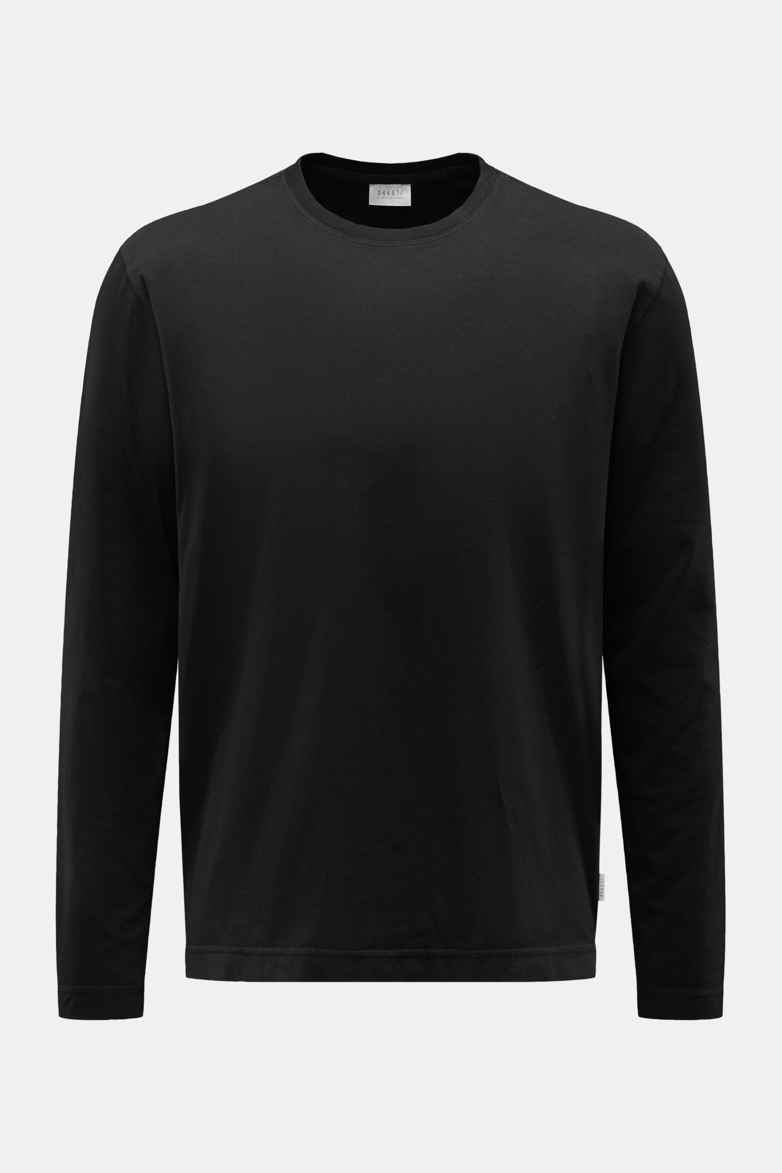 Front view of 04651/ A trip in a bag Long sleeve black, a black jersey made of pure cotton with a soft feel, regular fit, crew neck, and small woven label.