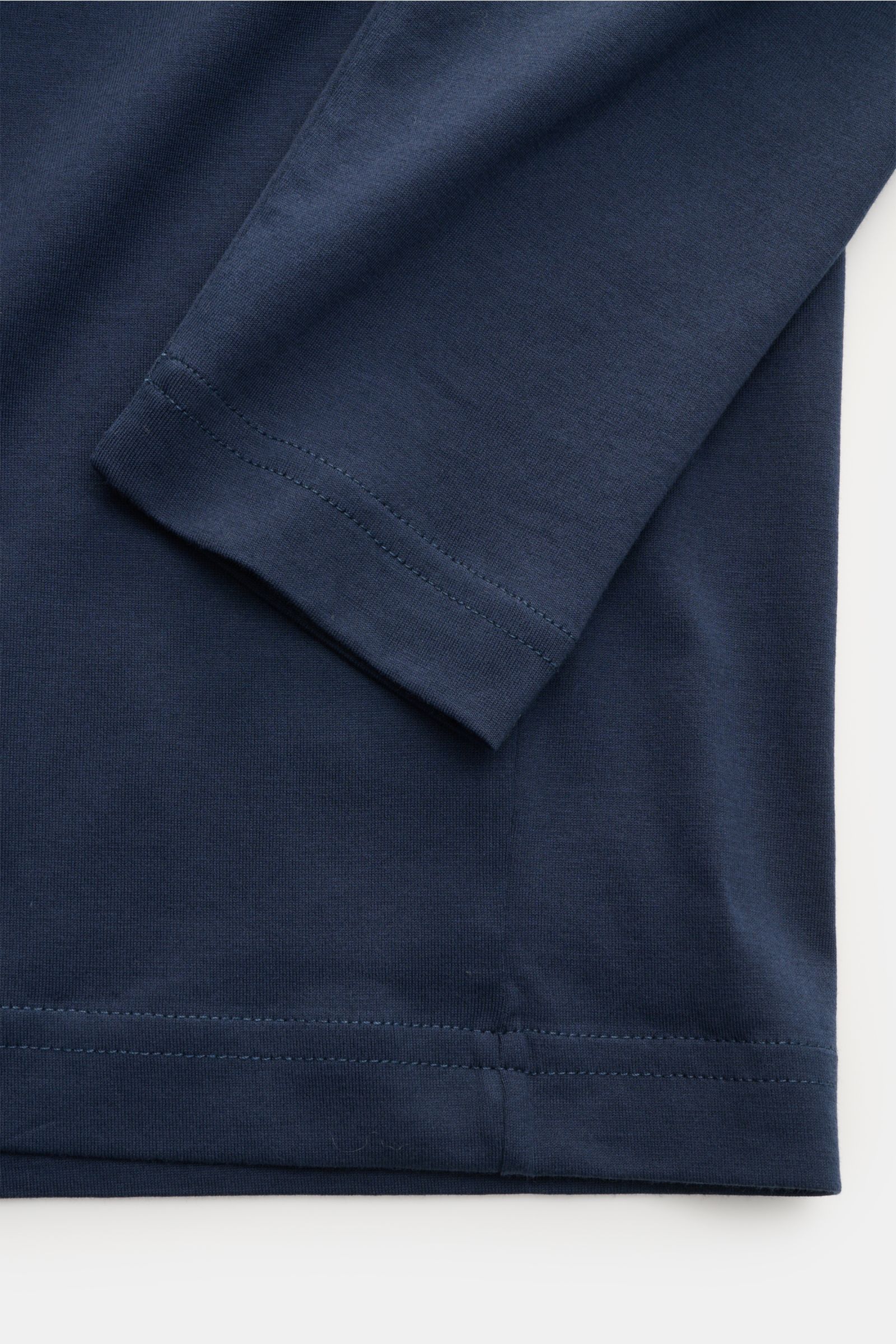 Stefan Brandt Rundhals-Longsleeve 'Enno' dunkelblau, Detailaufnahme von Ärmel und Saum, Slim Fit, reine Pima-Baumwolle, weicher Jersey.
