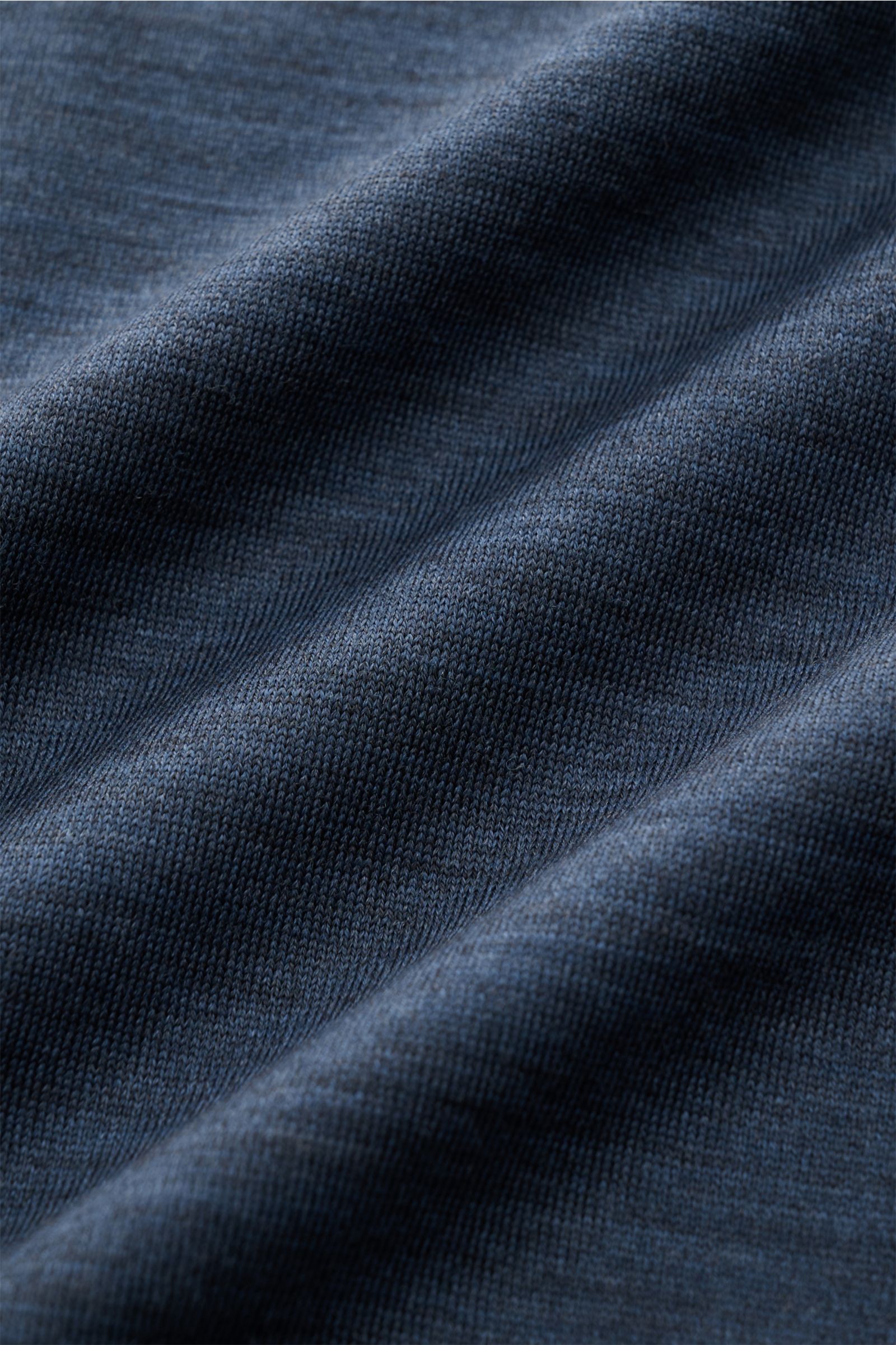 Close-up front view of the fabric folds of the Stefan Brandt Merino crew neck long sleeve 'Enno' dark blue mottled, made of pure merino wool with fine jersey fabric, soft smooth feel, slim fit, and crew neck, a timeless essential that keeps its shape and 