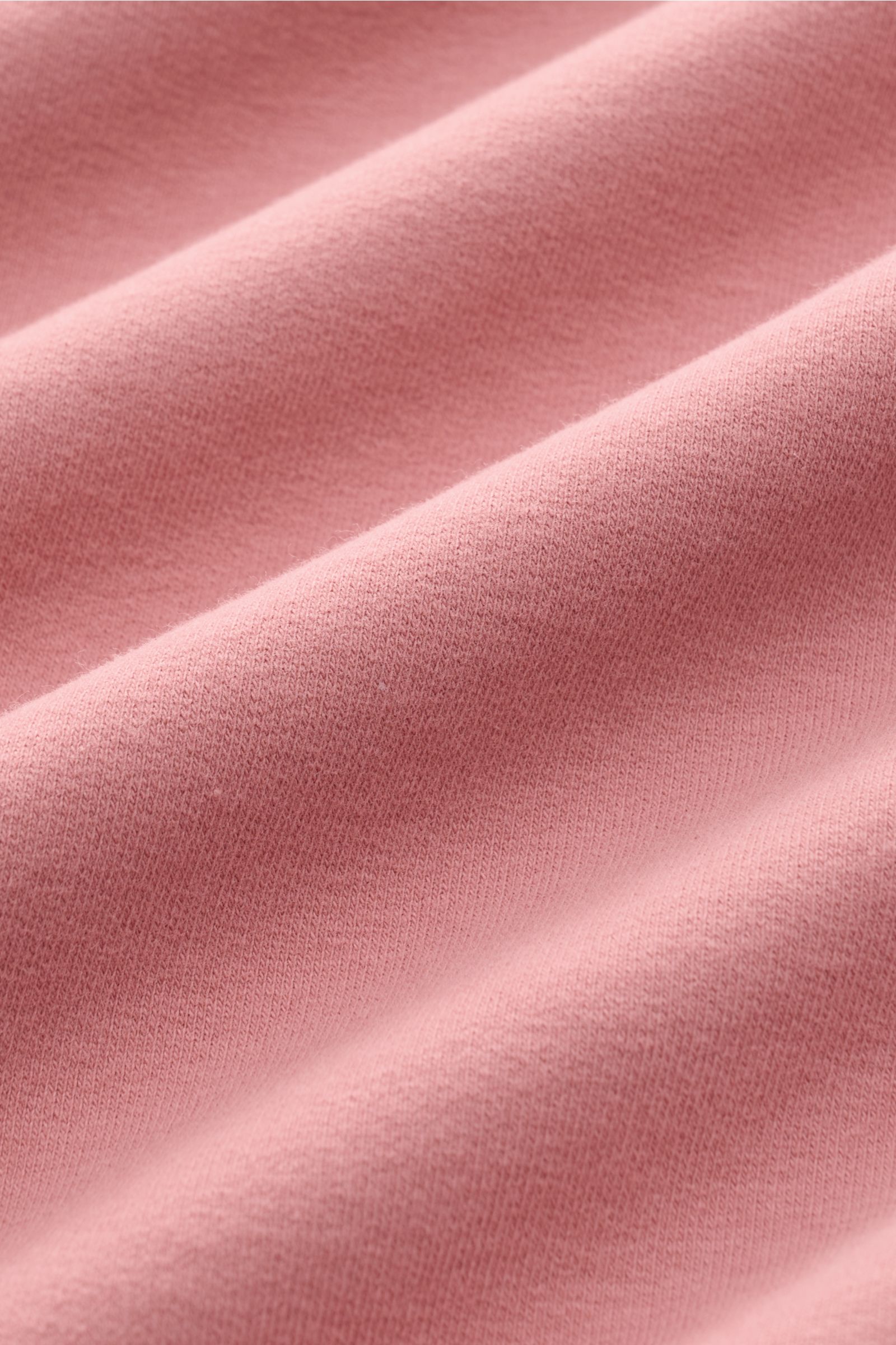 04651/ A trip in a bag Rundhals-Longsleeve 'If Tee' altrosa, Detailaufnahme der elastischen Baumwoll-Jersey-Struktur mit weichem Griff und schwerer Qualität.