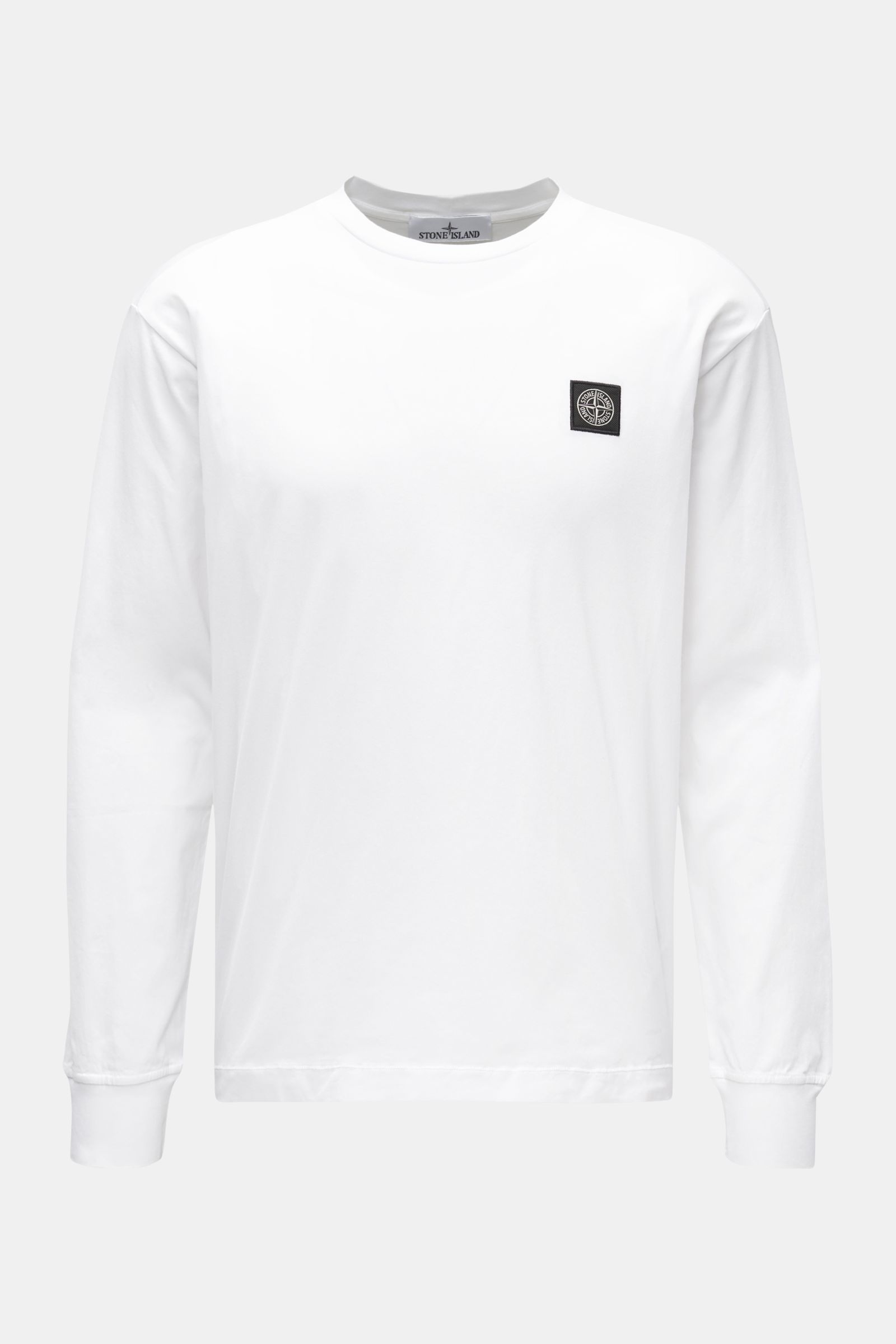 Stone Island Rundhals-Longsleeve weiß, frontal fotografiert, aus weichem Baumwolljersey, mit Kompass-Logo und Rippbündchen, Slim Fit.