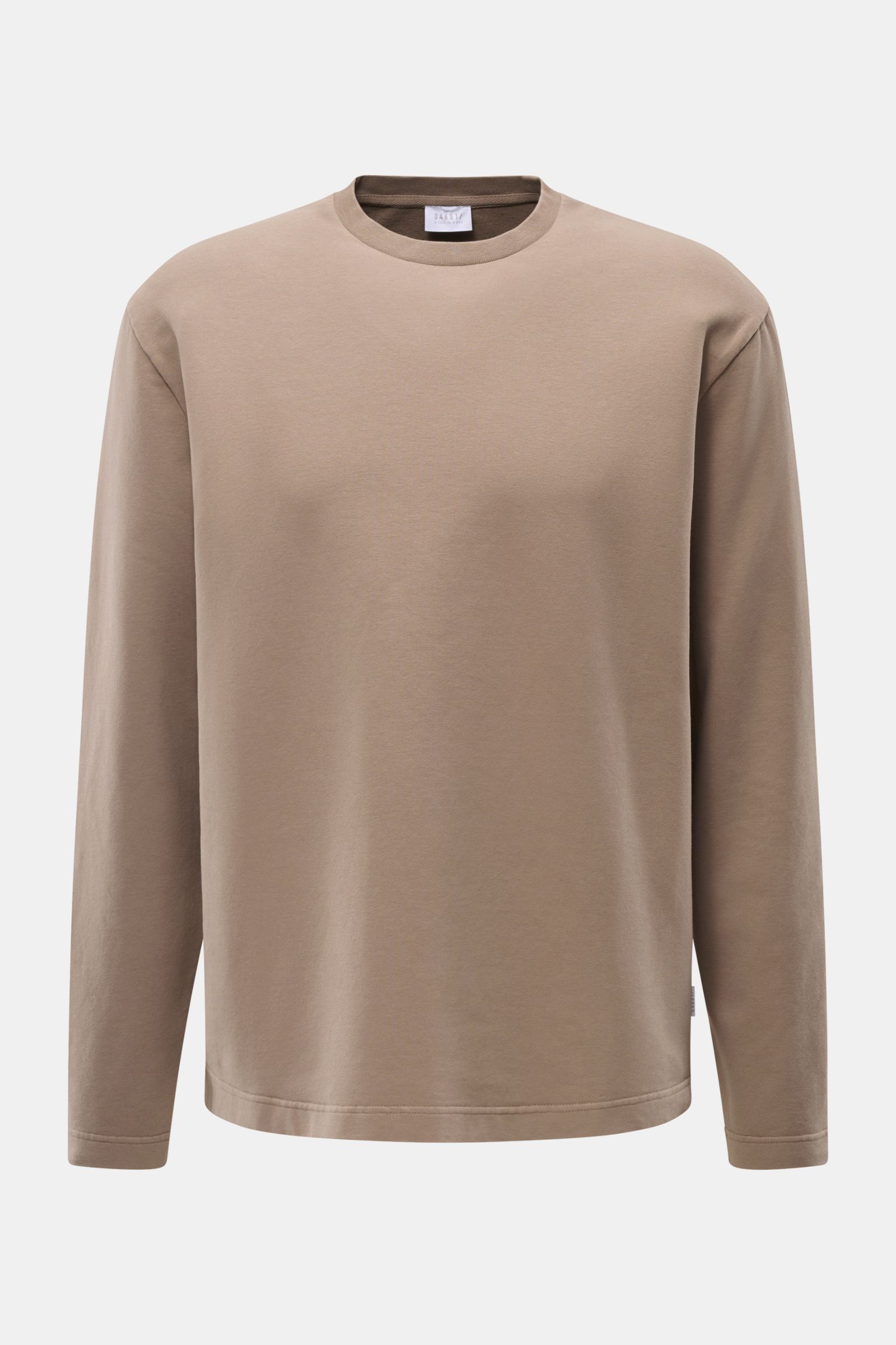 Frontansicht des taupefarbenen 04651/ A trip in a bag Rundhals-Longsleeve 'If Tee' aus elastischer Baumwolle, Oversized Fit, Weblabel seitlich.