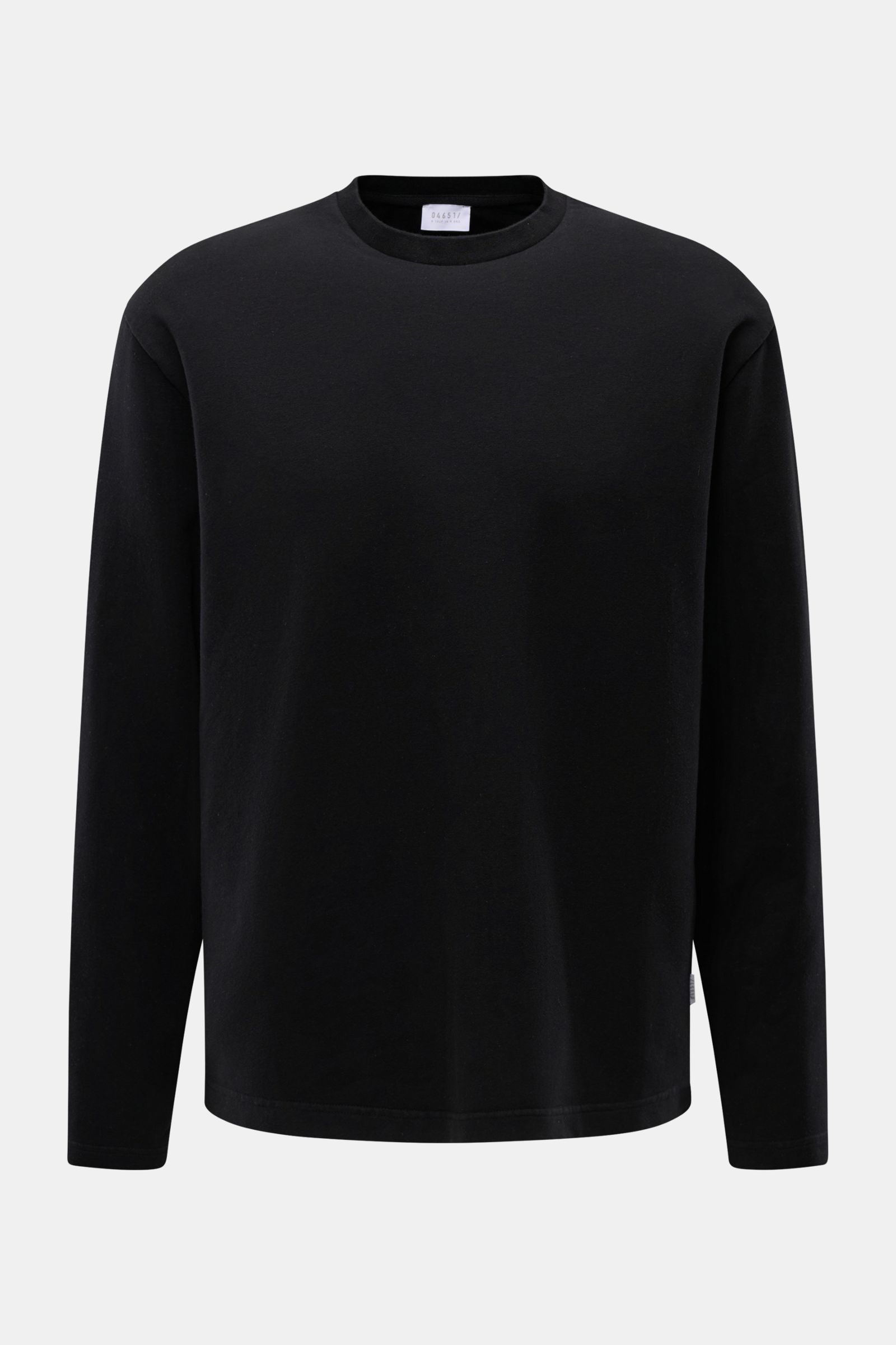 04651/ A trip in a bag Rundhals-Longsleeve 'If Tee' schwarz, frontal fotografiert, Oversized Fit, elastische Baumwolle, weicher Griff, Weblabel seitlich.