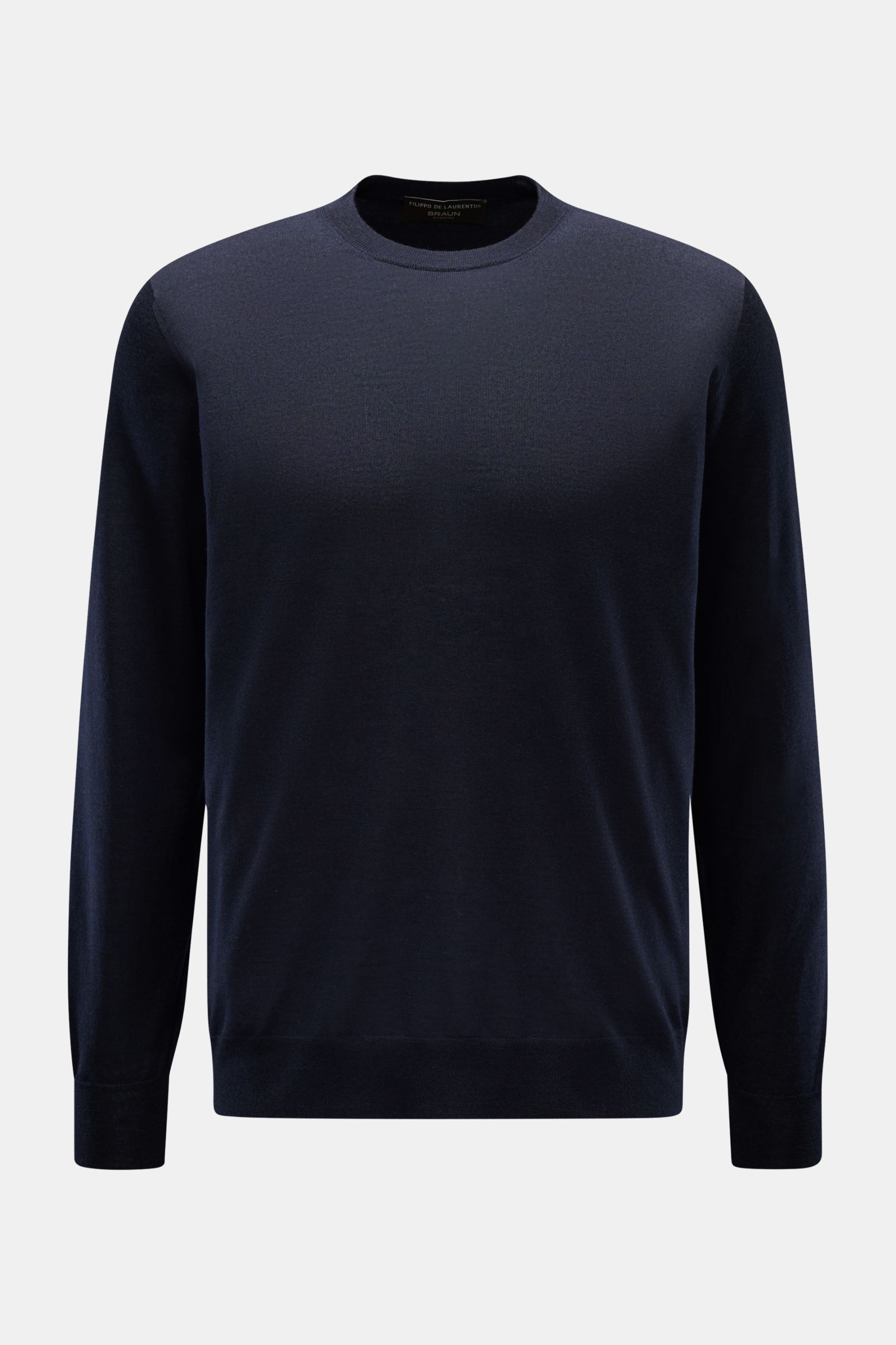 Front view of Filippo de Laurentiis Crew neck jumper navy in fine silk-cashmere blend, slim fit, ribbed bands, and soft feel.

Summery knitwear: With this jumper in a fine silk-cashmere blend, FILIPPO DE LAURENTIIS presents a comfortably lightweight ve