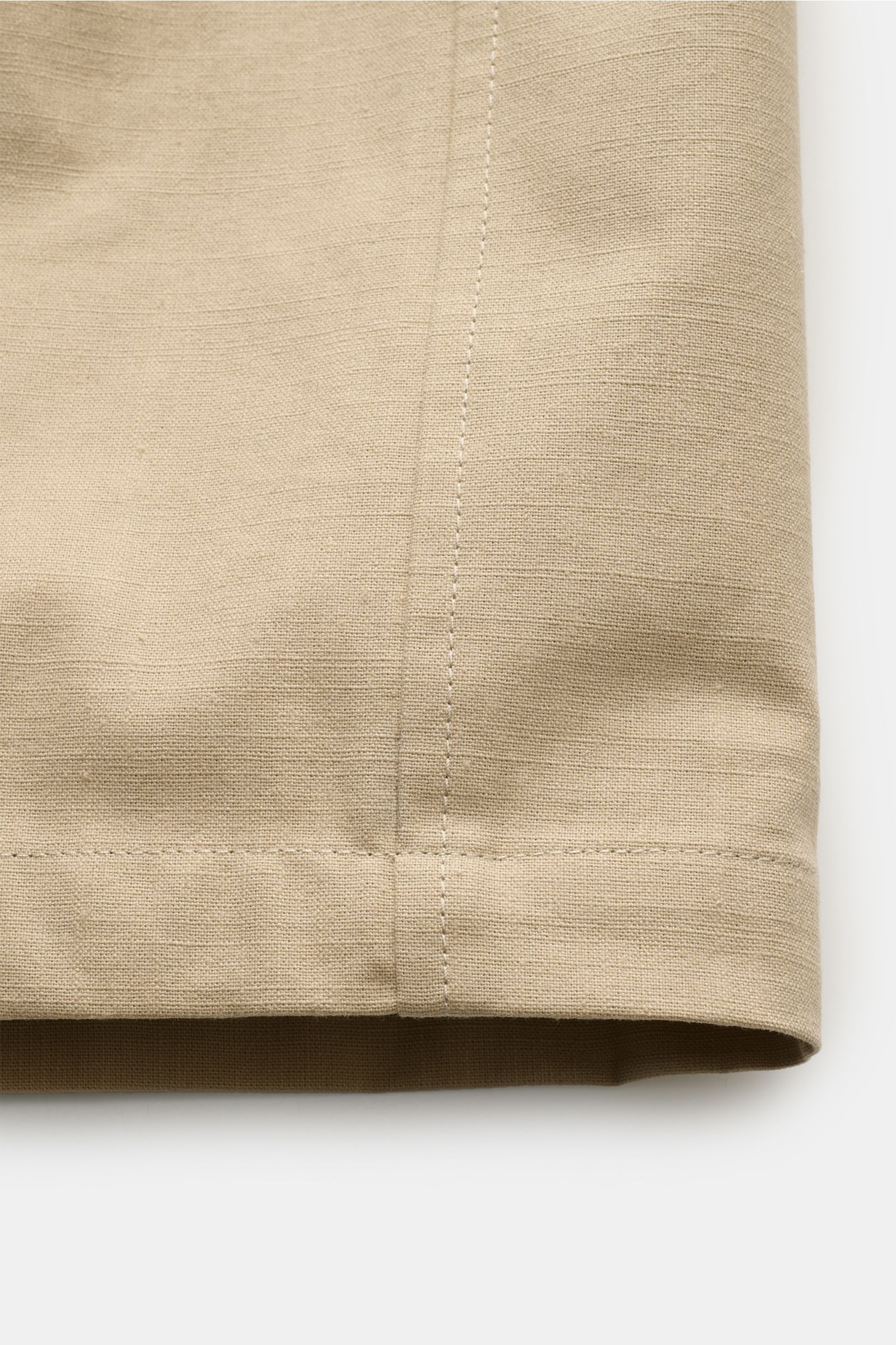 Close-up of A.P.C. Overshirt 'Rodney' beige, showcasing robust pure cotton fabric and stitching detail.