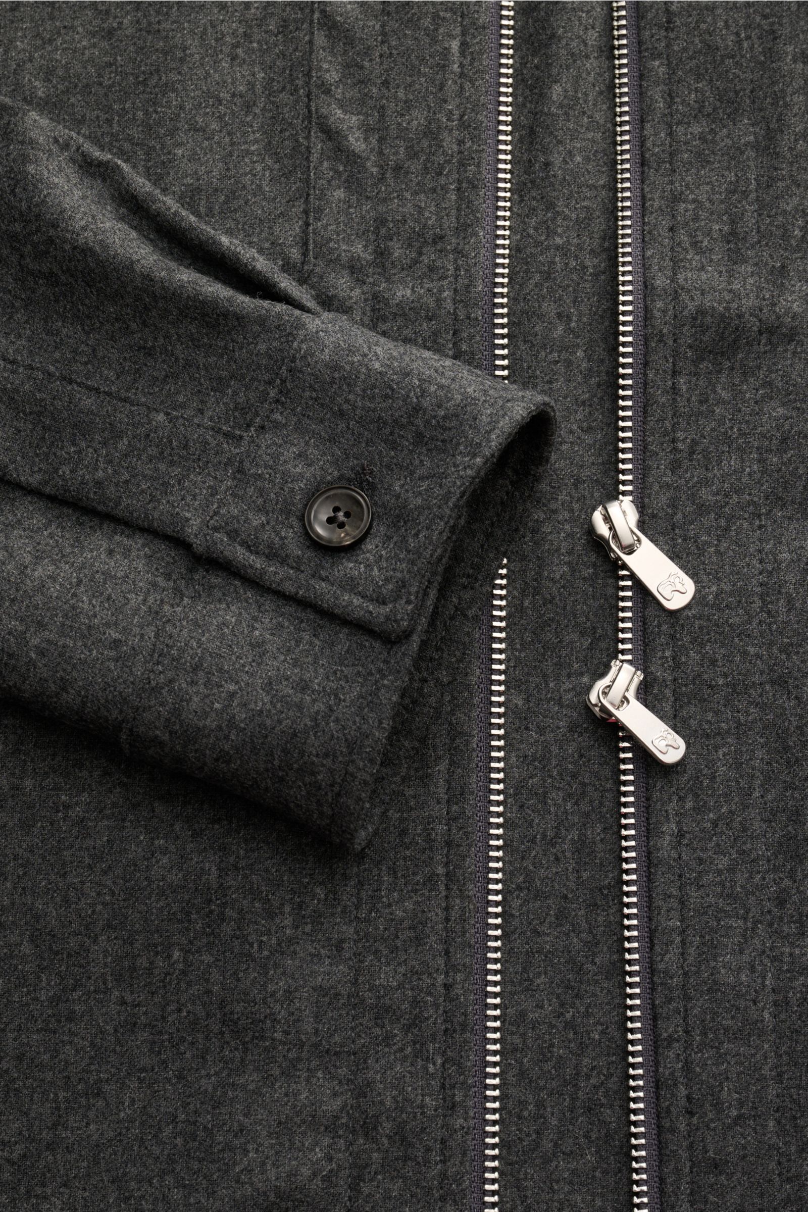 Marco Pescarolo Overshirt 'Urus' dunkelgrau meliert aus Wolle und Cashmere, Slim Fit, Detailaufnahme von Ärmel mit Knopf und Zwei-Wege-Reißverschluss.