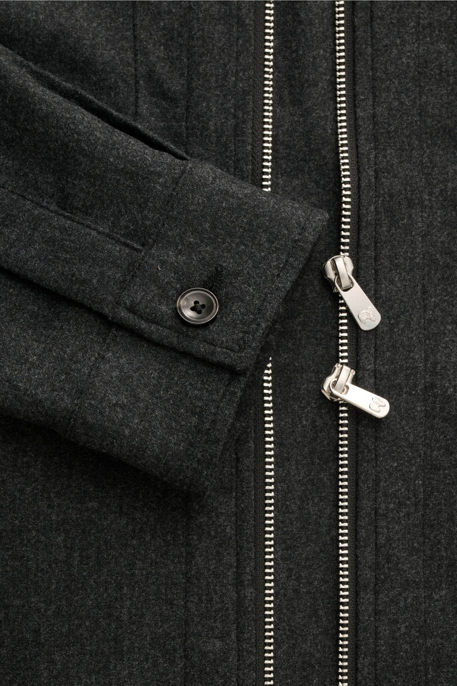 Marco Pescarolo Overshirt 'Urus' anthrazit meliert, Nahaufnahme von Ärmel mit Knopf und zwei-Wege-Reißverschluss, Wolle-Cashmere-Mix, Slim Fit, weicher Griff.