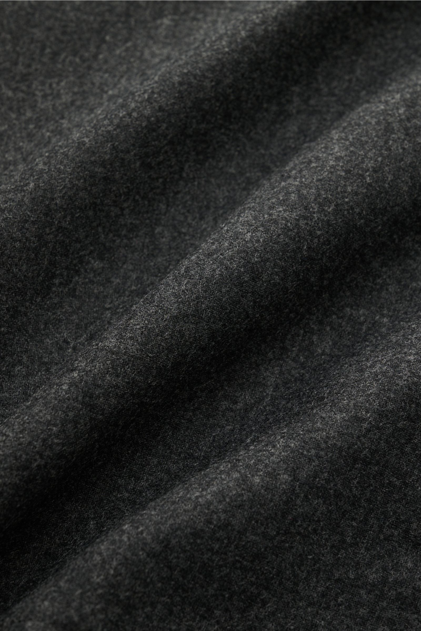 Marco Pescarolo Overshirt 'Urus' anthrazit meliert, Detailaufnahme der weichen Woll-Cashmere-Webstruktur, leichte Elastizität, Slim Fit, Zipper, Brust- und Hüfttaschen, Sportmanschette, gerader Saum.