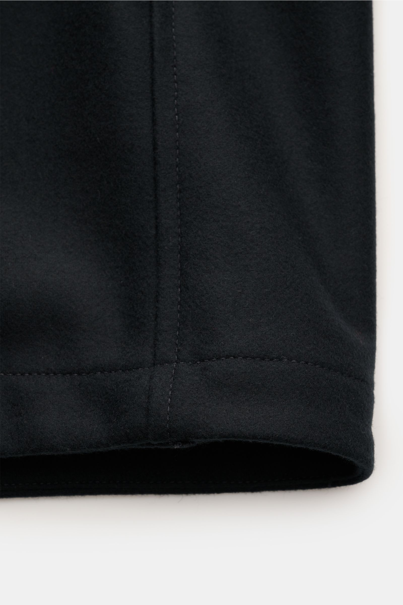 Close-up of the hem and seam detail of the Stone Island Flannel overshirt 'Ghost Piece' dark navy, photographed from the front bottom edge.

Pared down to the essentials but unmistakably STONE ISLAND: This overshirt from the 'Ghost Collection' combines