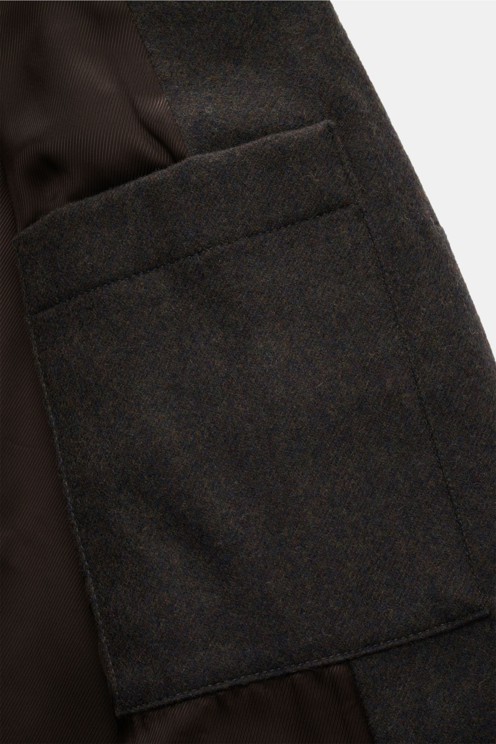 Ausschnitt des A.P.C. Overshirts 'Jamie' graubraun meliert aus Wolle und Microfaser, Innenansicht mit Innentasche und Futterstoff.