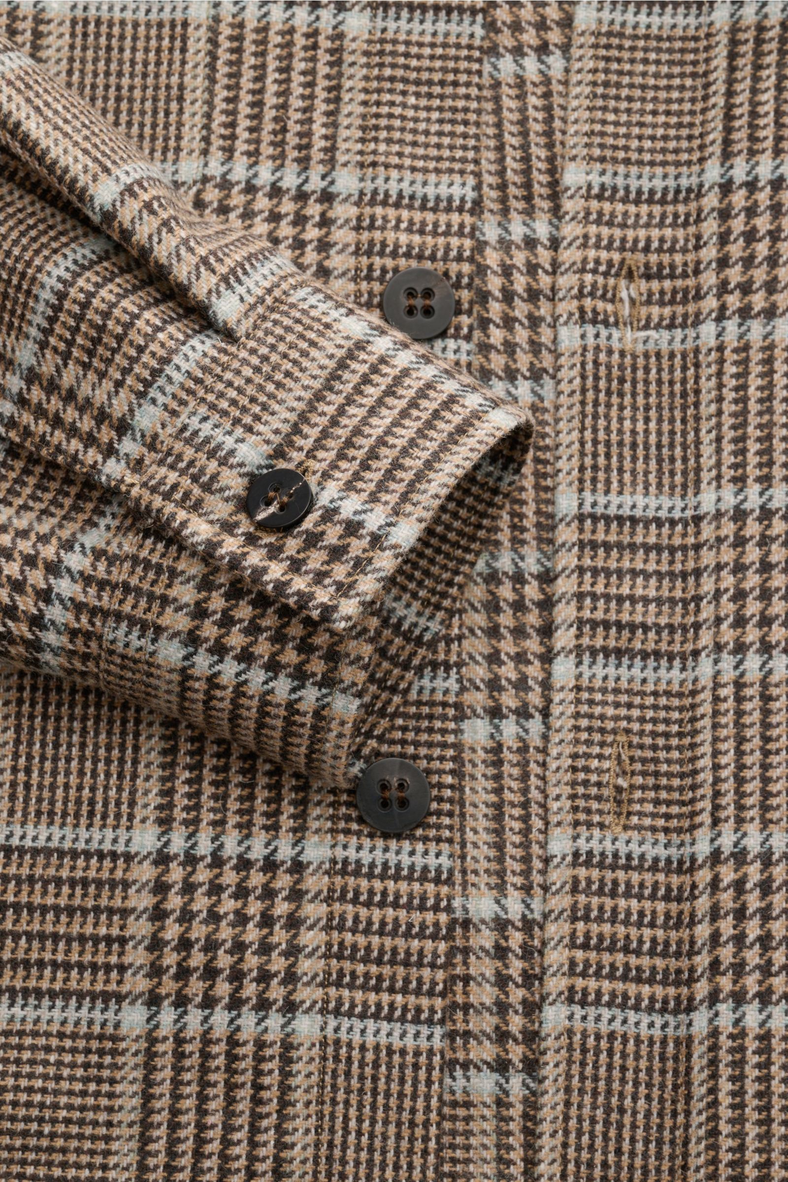 Close-up front view of 04651/ A trip in a bag Overshirt schwarz/rauchblau/hellbraun kariert showing the slim fit wool-mix fabric with classic Glencheck pattern, button placket, cuff with buttons, chest pocket with buttoned flap, soft texture, small logo l