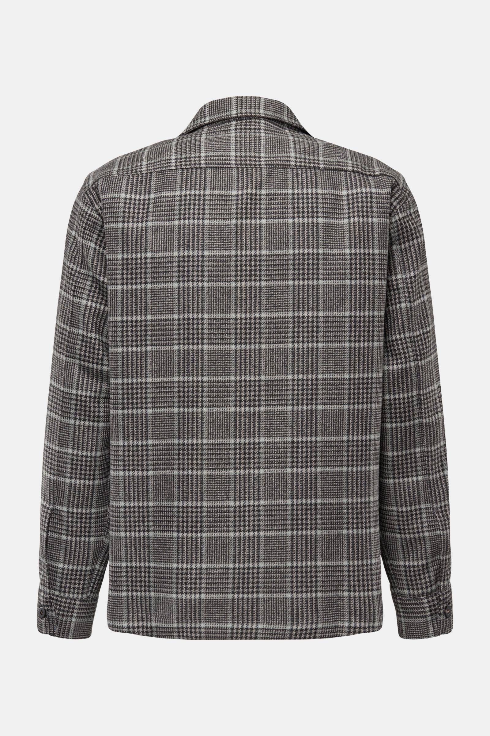 Rear view of the 04651/ A trip in a bag Overshirt schwarz/grau kariert, a slim fit lightweight wool mix overshirt with classic Glencheck pattern, soft touch, turn-down collar, button placket, buttoned chest pockets, sport cuffs, small logo label, and shor