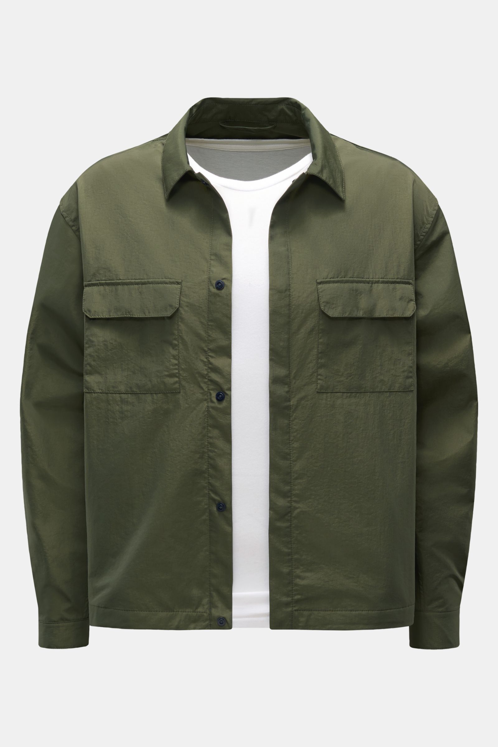 Front view of 04651/ A trip in a bag Overshirt 'Travel Jacket' olive, a super lightweight, fast-drying microfibre overshirt with snap buttons and breast pockets.

This season, enhance your outerwear with a practical layer in the form of the super light