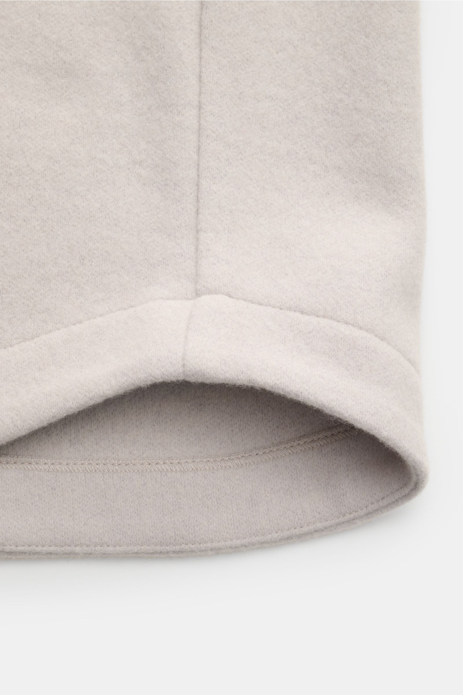 Close-up view of the slightly rounded hemline of the Kiefermann Overshirt 'Elijaz' hellgrau, showcasing the soft, felted wool and high-quality microfiber jersey fabric with a smooth, brushed texture. The image highlights the fine stitching and unlined int