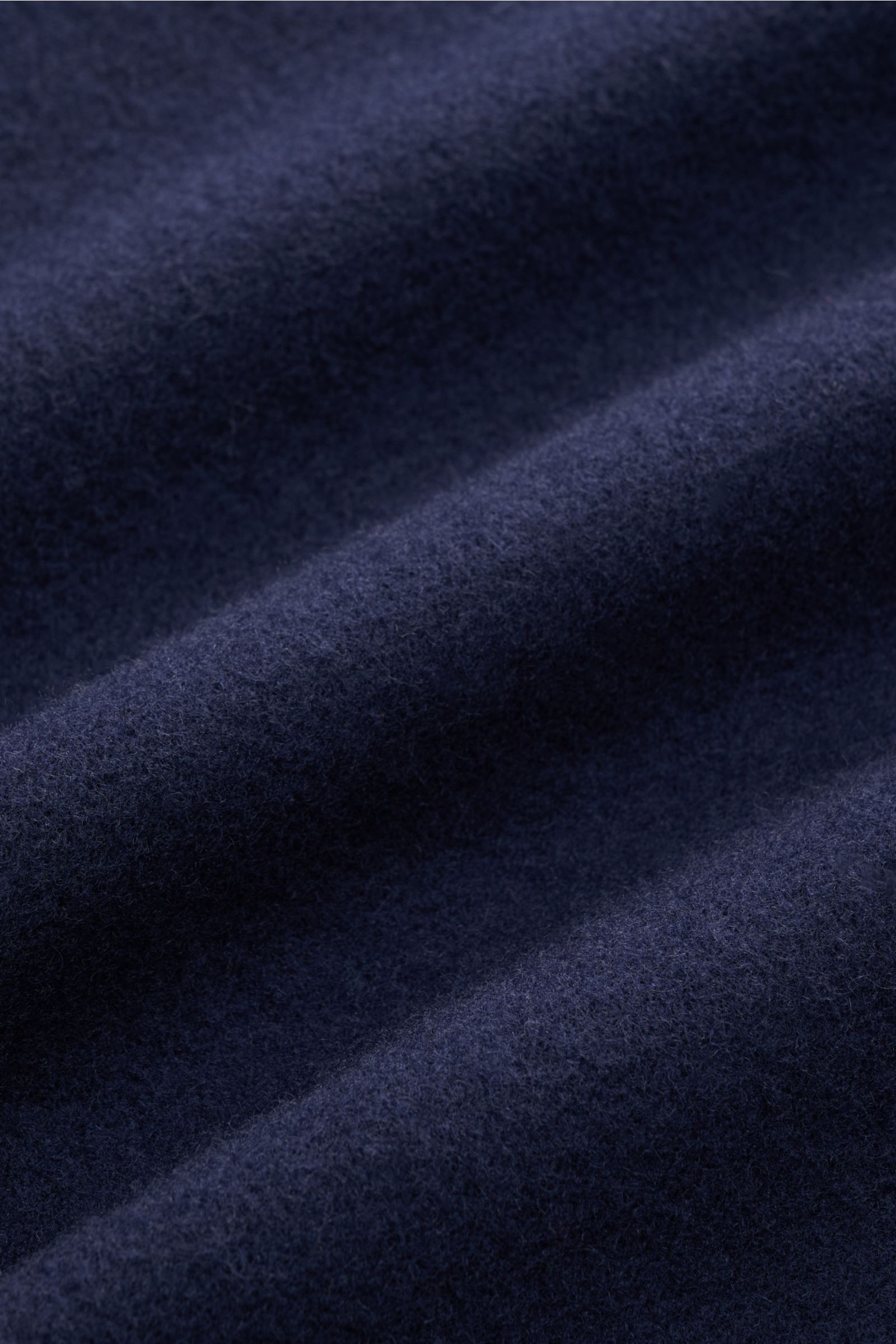 Kiefermann Overshirt 'Elijaz' navy, Detailaufnahme des weichen, gewalkten Jersey-Stoffs aus Wolle und Microfaser mit angerauter Oberfläche.
