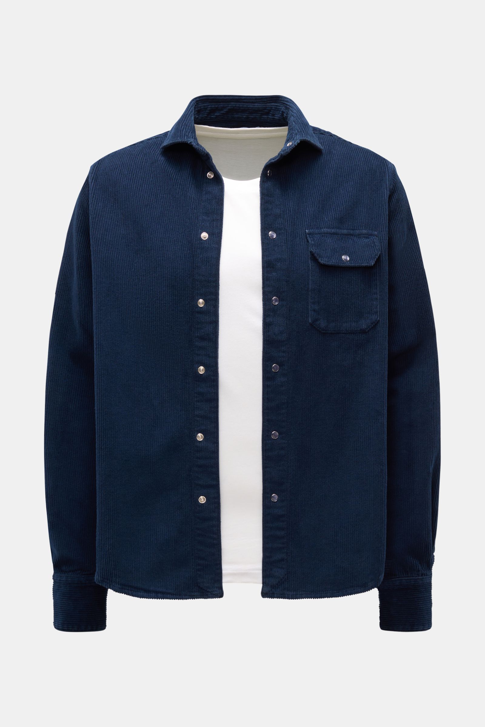 Ace Denim Cord-Overshirt navy aus nachhaltigem Baumwoll-Cord, Regular Fit mit Umlegekragen, Druckknopfleiste, Brusttasche und Manschetten, frontal fotografiert.