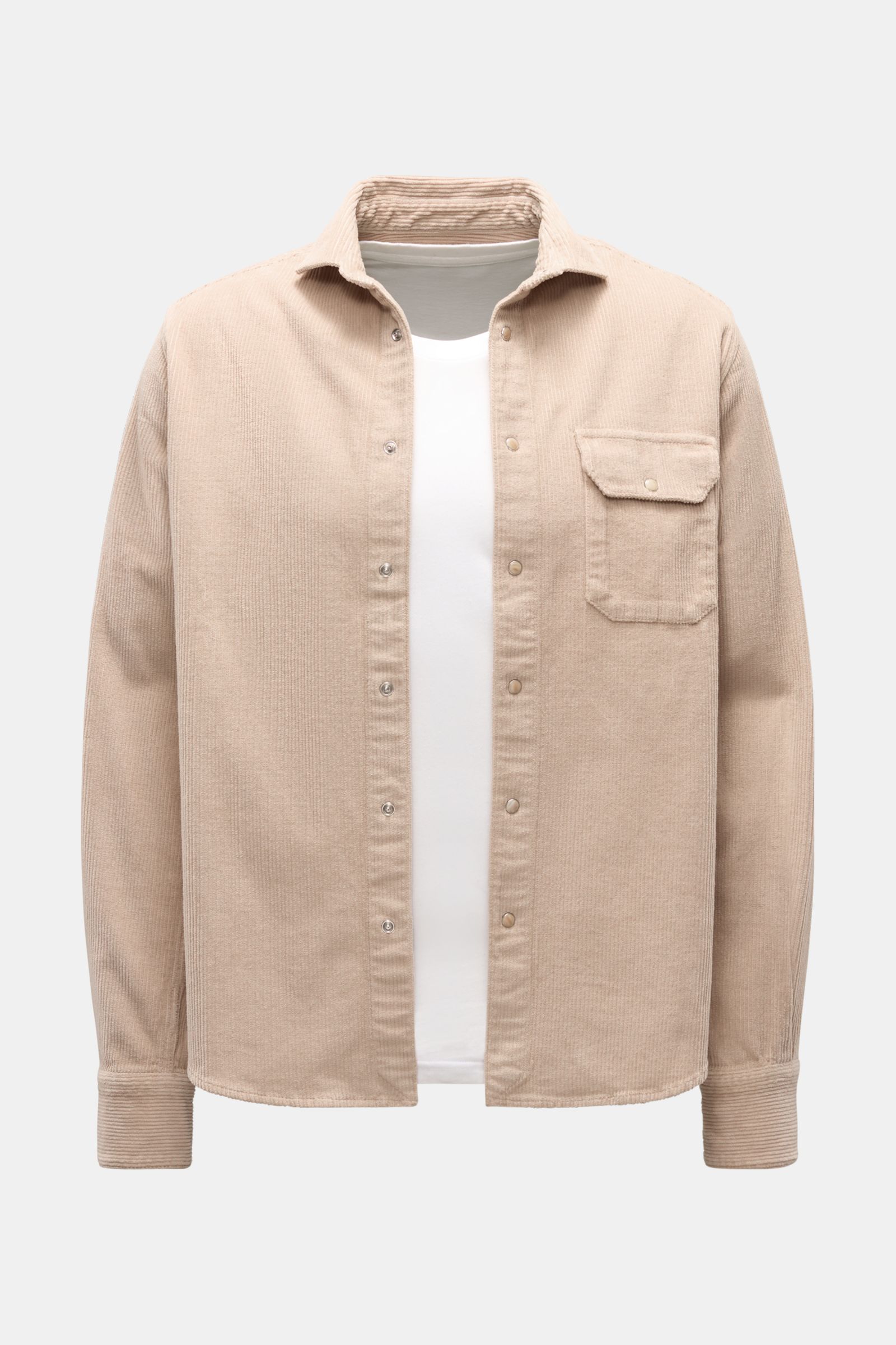 Ace Denim Cord-Overshirt beige aus weichem Baumwoll-Cord, Regular Fit, mit Umlegekragen, Druckknopfleiste, Brusttasche und Manschetten, frontale Nahaufnahme.