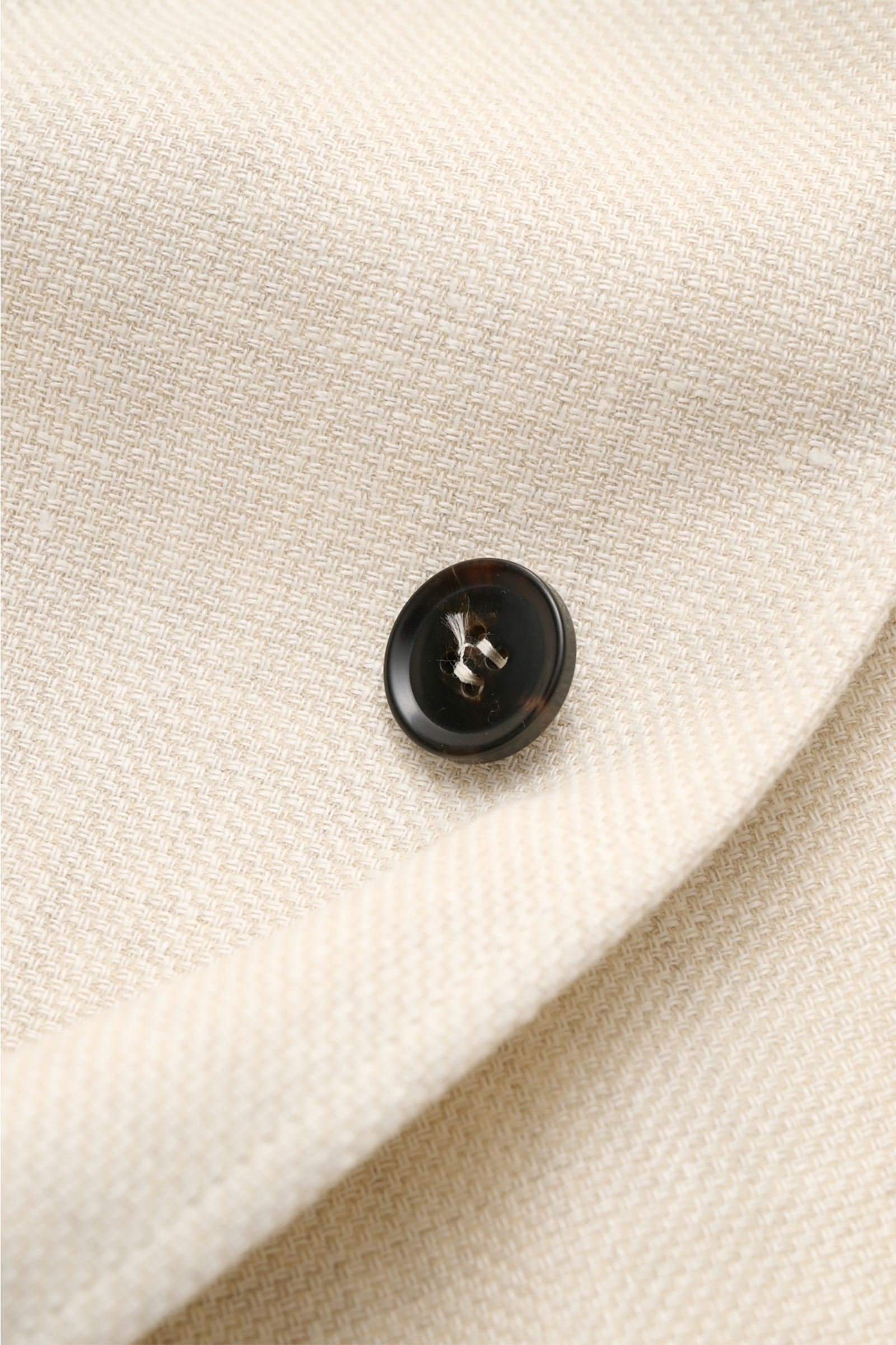 Close-up view of the Corneliani Overshirt sand mottled showing fabric texture and a dark button.

This overshirt in linen and wool by CORNELIANI is an elegant shirt-jacket hybrid and enhances a variety of stylish looks – wear it unbuttoned over a T-shi