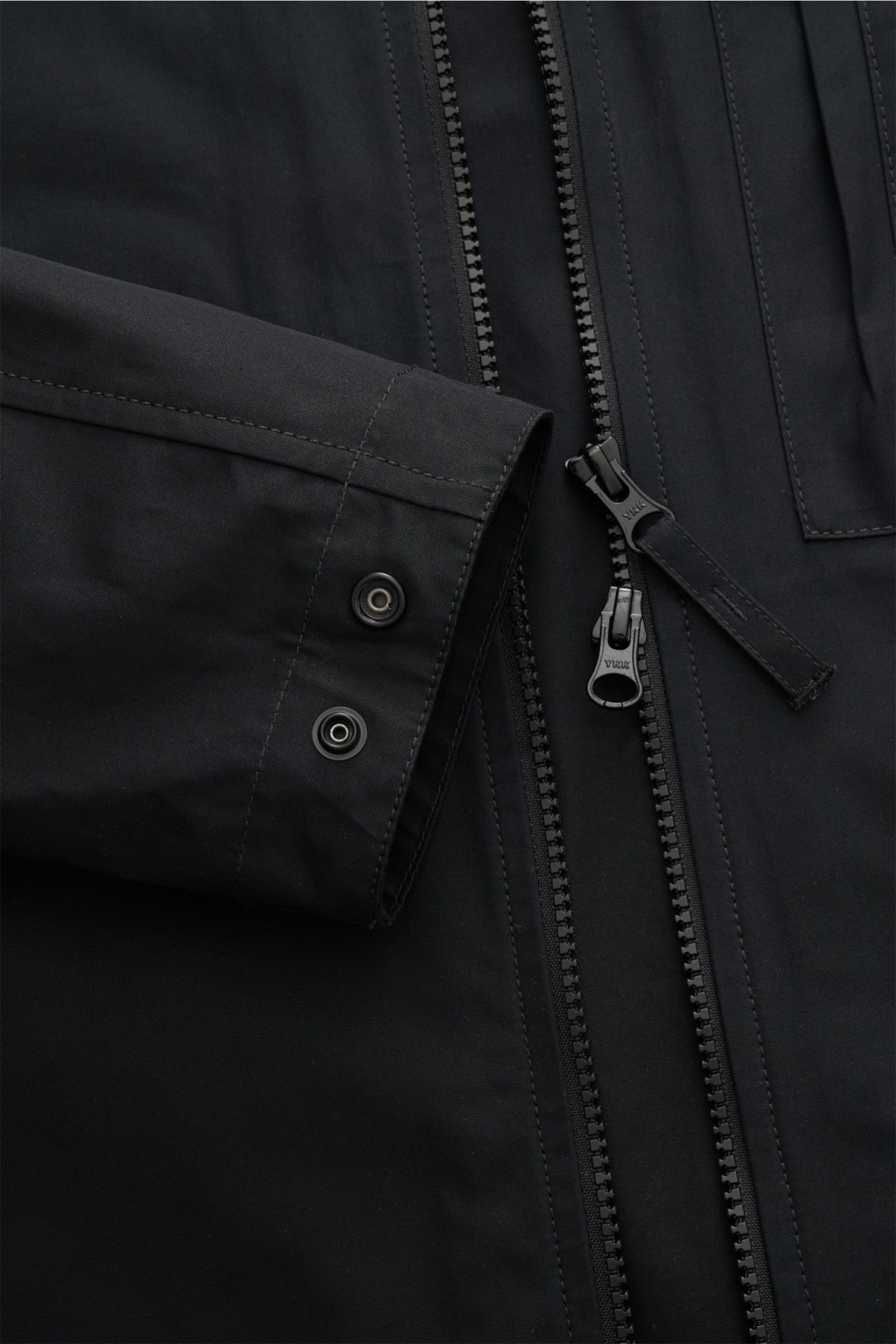 Close-up front view of Stone Island Overshirt 'Ghost Piece' black showing slim fit cotton canvas, two-way zip, button cuffs, and stitching details.

Function meets comfort: This STONE ISLAND overshirt from the 'Ghost' capsule is made of uniquely comfortab