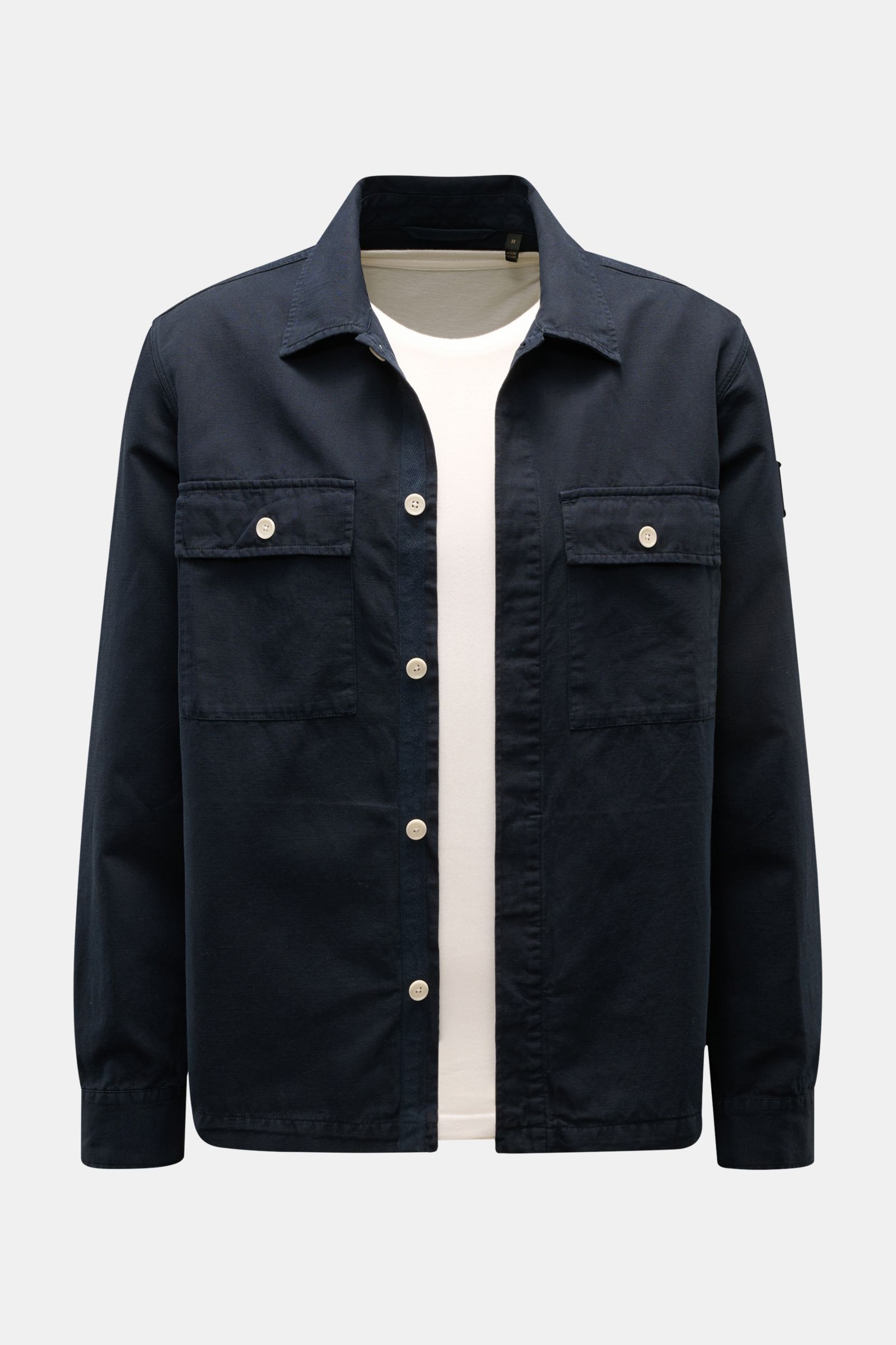 Belstaff Overshirt 'Maritime' navy, frontale Nahaufnahme, Slim Fit, Baumwoll-Leinen-Mix, verdeckte Knopfleiste, Brusttaschen, klass. Sportmanschette, gerader Saum.