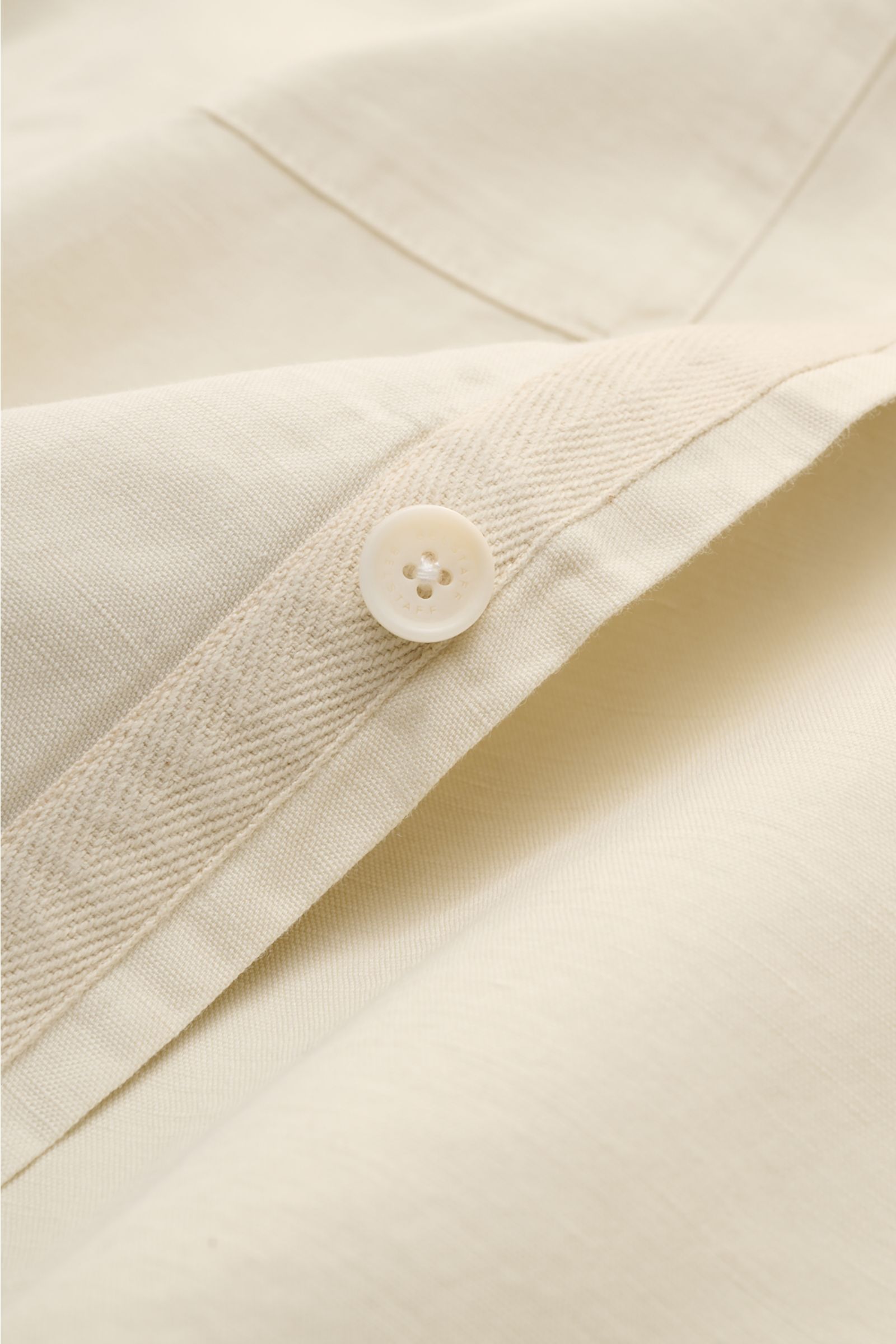 Close-up front view of Belstaff Overshirt 'Maritime' sand showing cotton-linen fabric, concealed button placket, and detailed button.