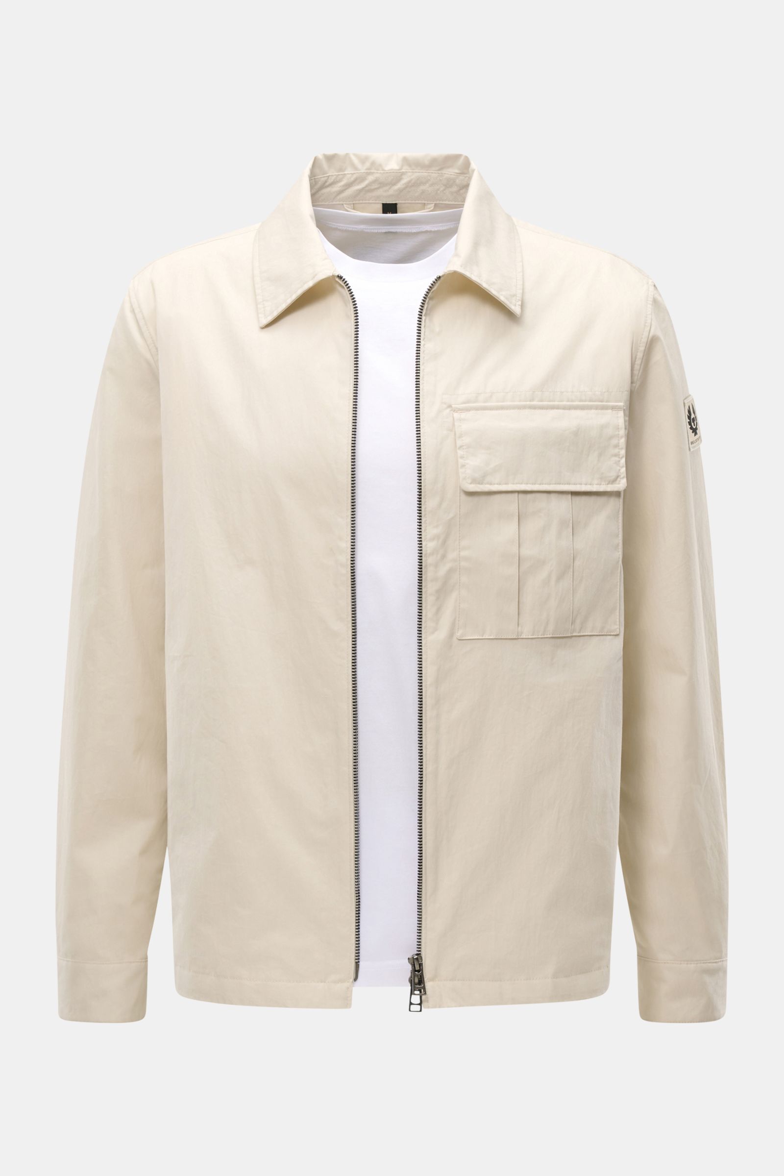 Belstaff Overshirt 'Cargo' sand, frontale Nahaufnahme, Baumwoll-Microfaser-Mix, Slim Fit, Umlegekragen, Cargo-Brusttasche, Reißverschluss, Ärmel-Label.