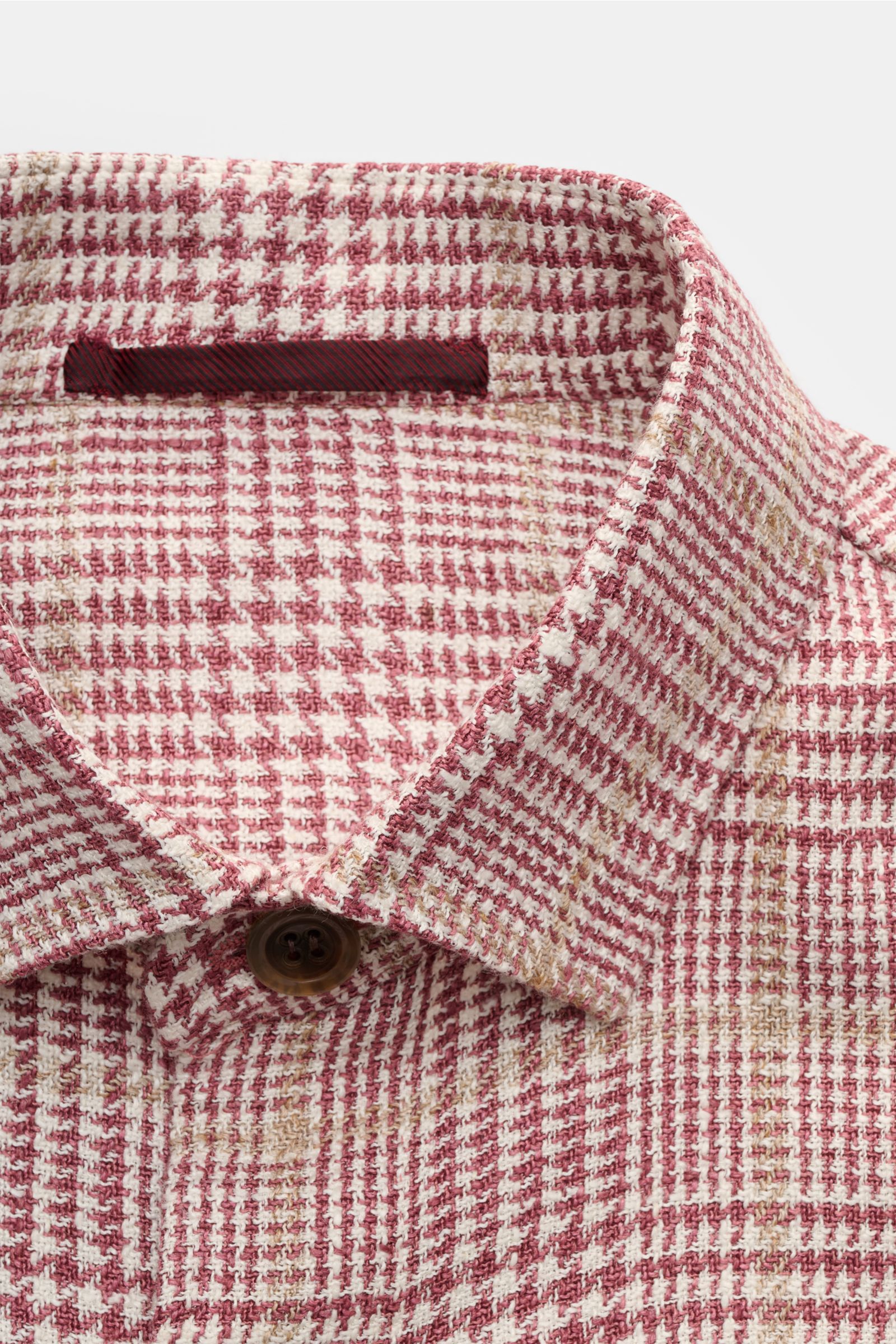 Close-up front view of the Stile Latino Overshirt 'Gu Kansas' dark red/cream checked with slim fit, seven-button placket, narrow collar, patch breast pockets, barrel cuffs, rounded hem, made from silk, linen, cotton, and microfibre blend, slightly robust 