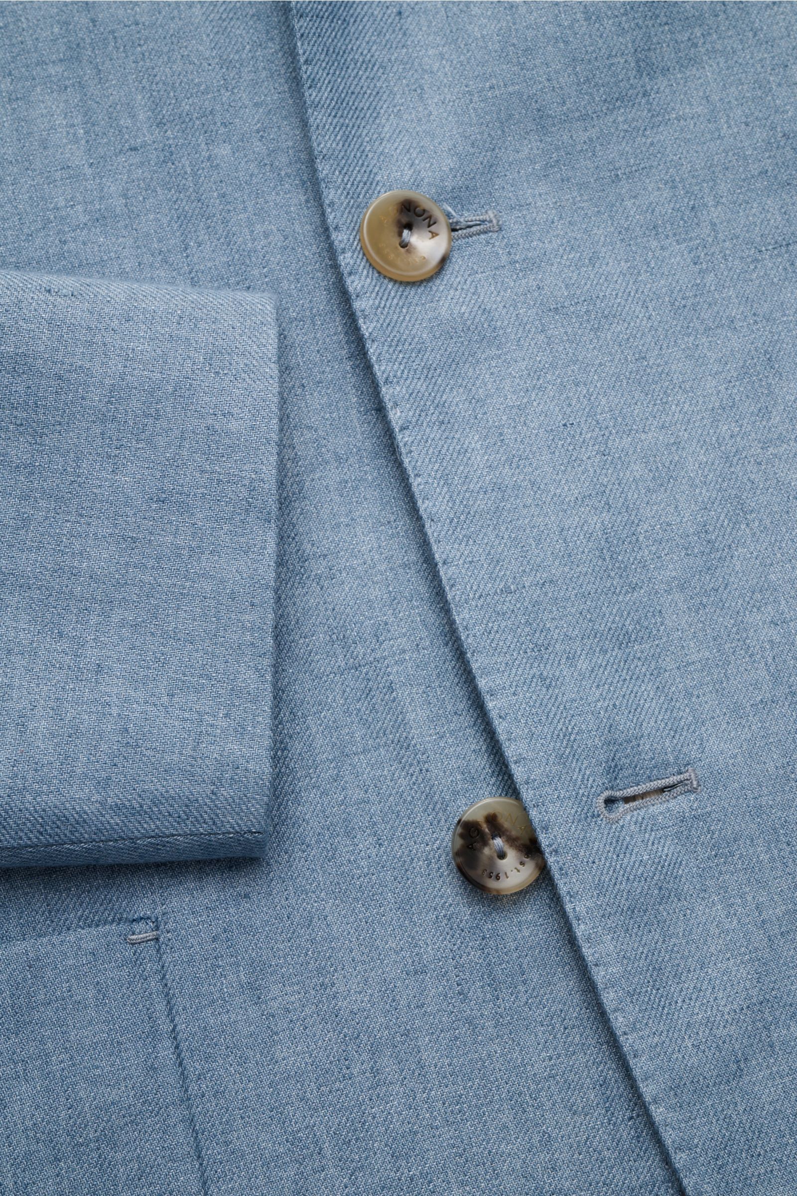 Agnona Sakko rauchblau meliert aus reinem Leinen, Slim Fit, taillierter Vier-Knopf-Stil, fallendes Revers, aufgesetzte Hüfttaschen, halb gefüttert, Detailansicht von vorne.