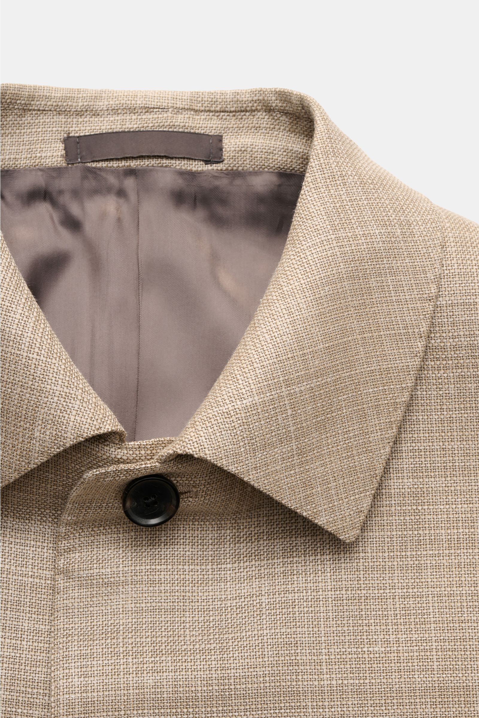 Nahaufnahme des Caruso Overshirt 'Fedora' beige meliert von schräg oben, Slim Fit, Umlegekragen, Kissing Buttons, weicher Griff, luftiger Panama aus Wolle, Seide und Leinen.