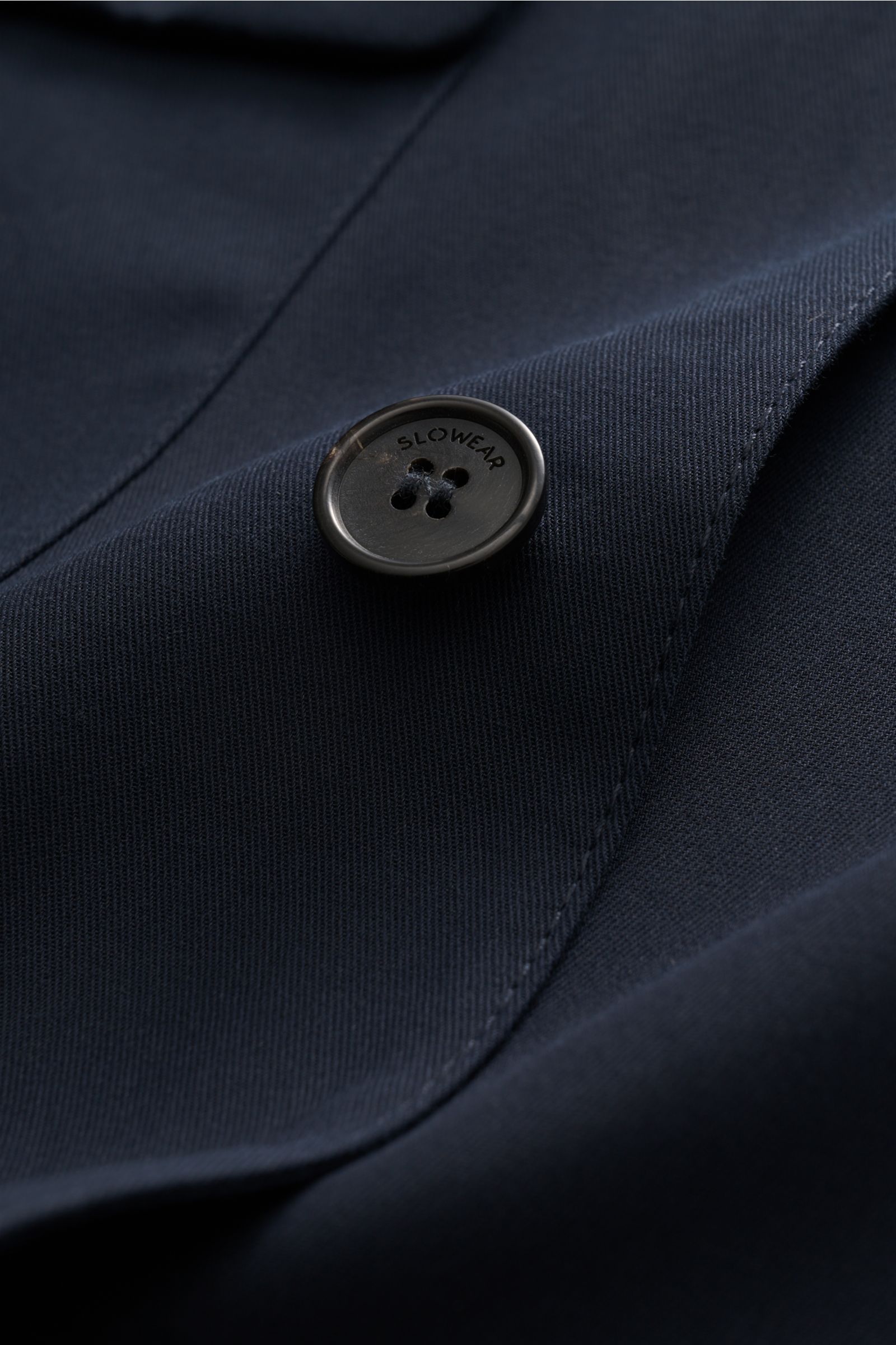 Alt tag (125 characters max):
Close-up of horn button on navy cotton twill fabric showing texture and stitching of the Incotex Overshirt navy.

Description to include:
Workwear charm meets modern urban ease: This unlined overshirt in pure cotton twill 