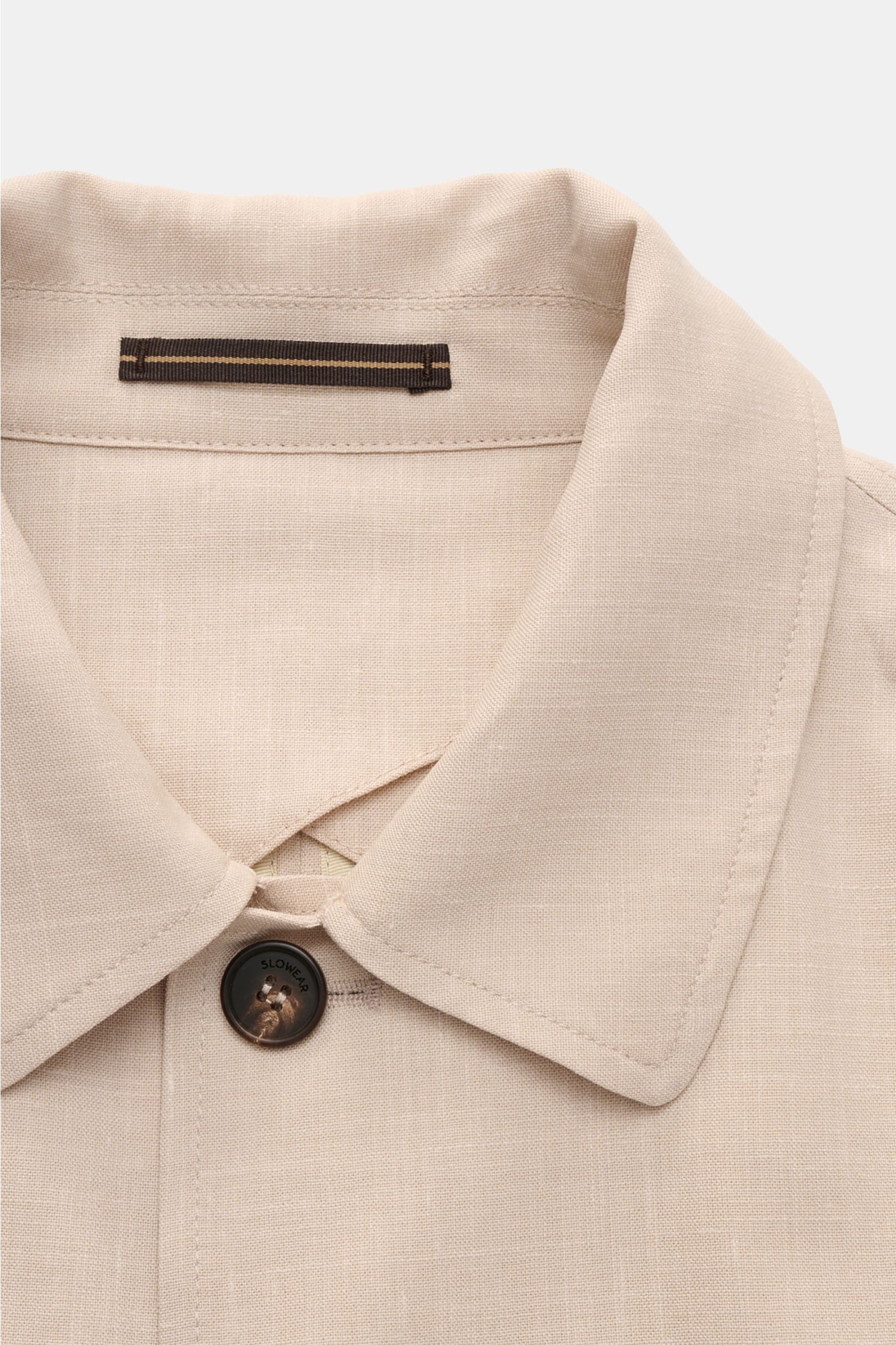 Close-up front view of the Incotex Overshirt beige mottled featuring a turn-down collar, six-button placket, and fine stitching. An expression of modern sophistication: This overshirt in blouson look by INCOTEX is made of luxurious virgin wool-silk fabric