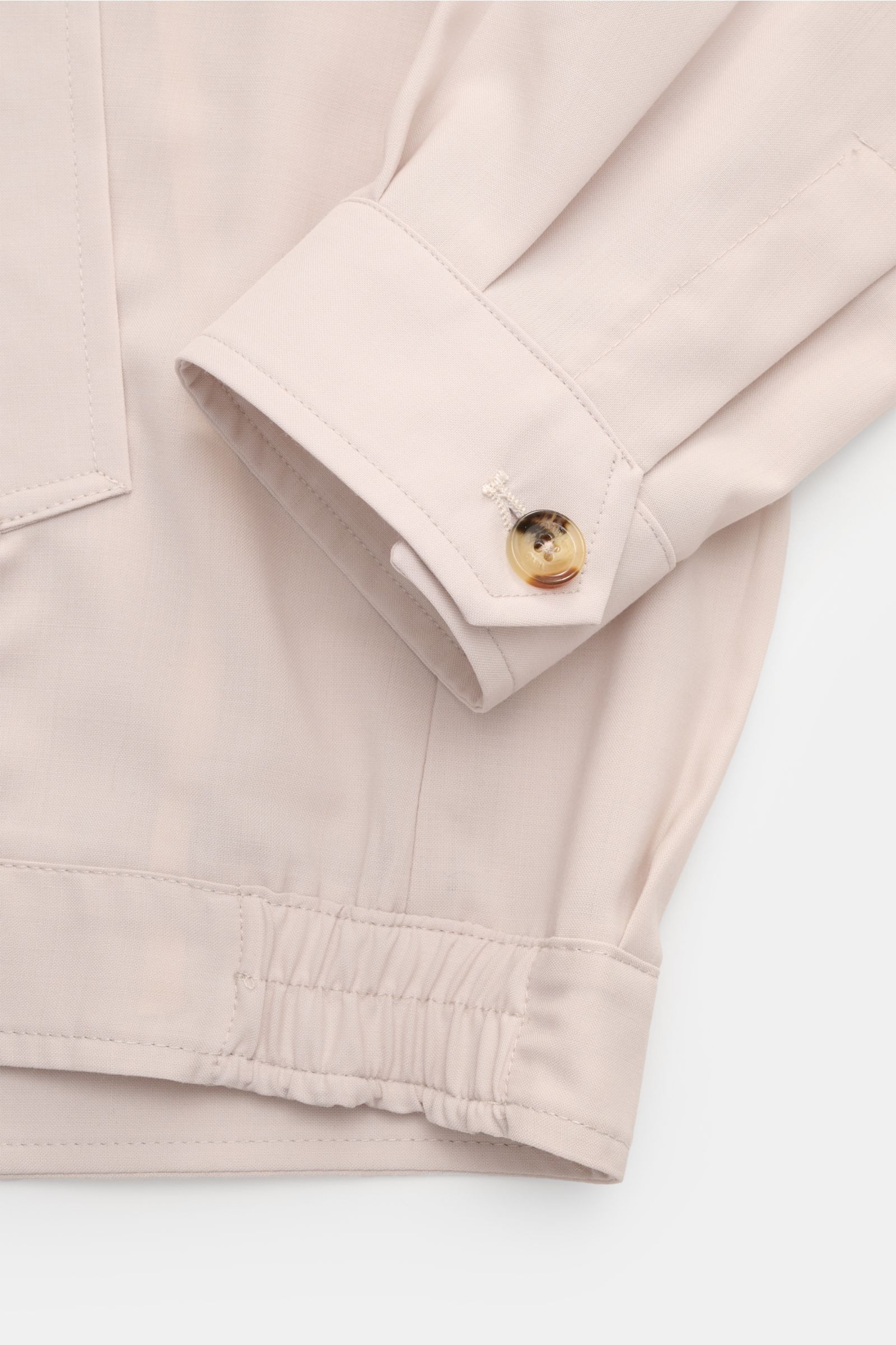 Briglia 1949 Overshirt 'Bill' sand, Detailaufnahme von Ärmelsaum und Bund mit Knopf, melierte Optik, Slim Fit, Wolle-Microfaser-Mix.
