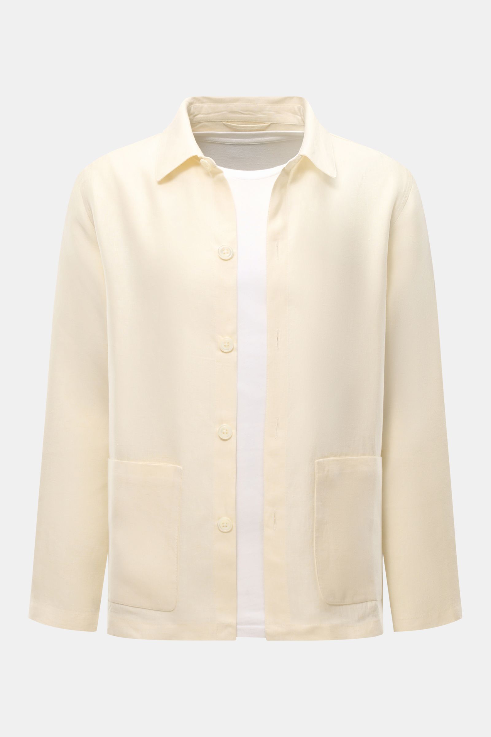 Frontansicht des 04651/ A trip in a bag Overshirt 'Linen Jacket' creme aus weichem, reinem Leinen mit Slim Fit, Umlegekragen, Fünf-Knopf-Leiste und aufgesetzten Fronttaschen.