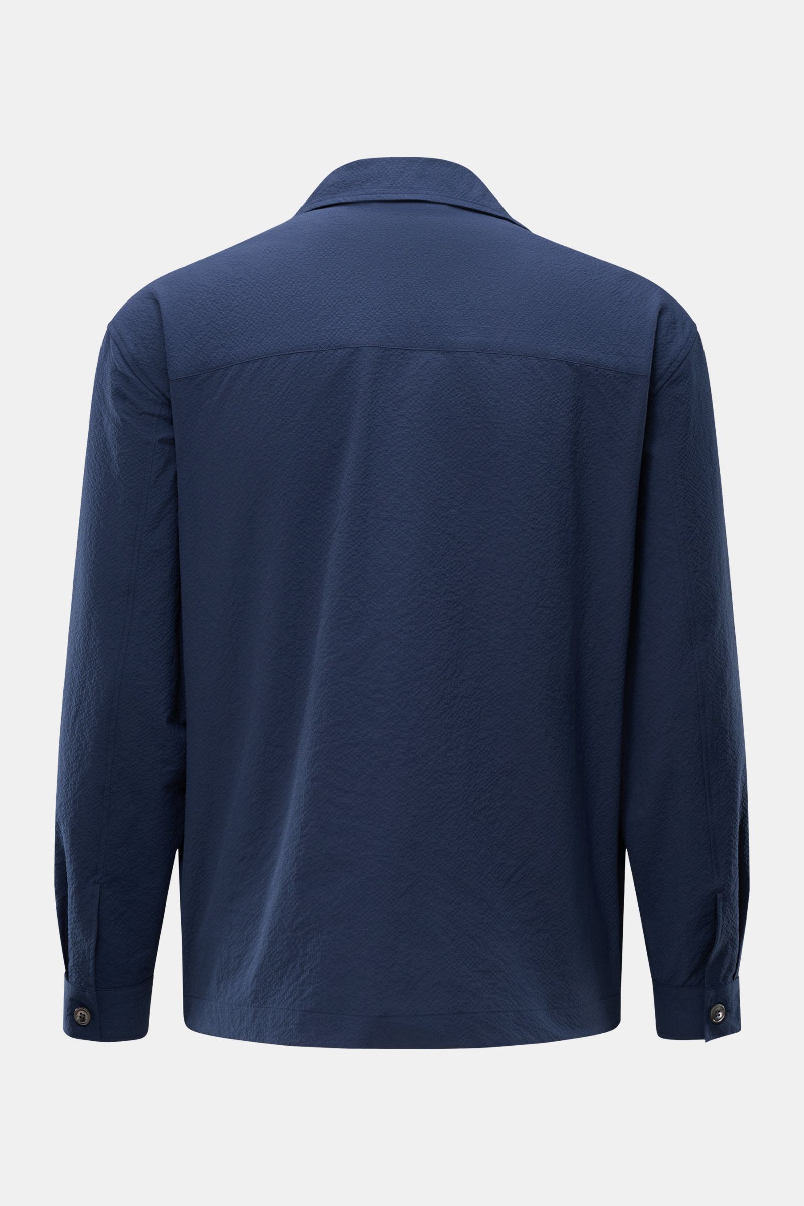 Rückansicht des 04651/ A trip in a bag Overshirt 'Technical Seersucker' navy aus leichter, strukturierter Microfaser im Slim Fit.