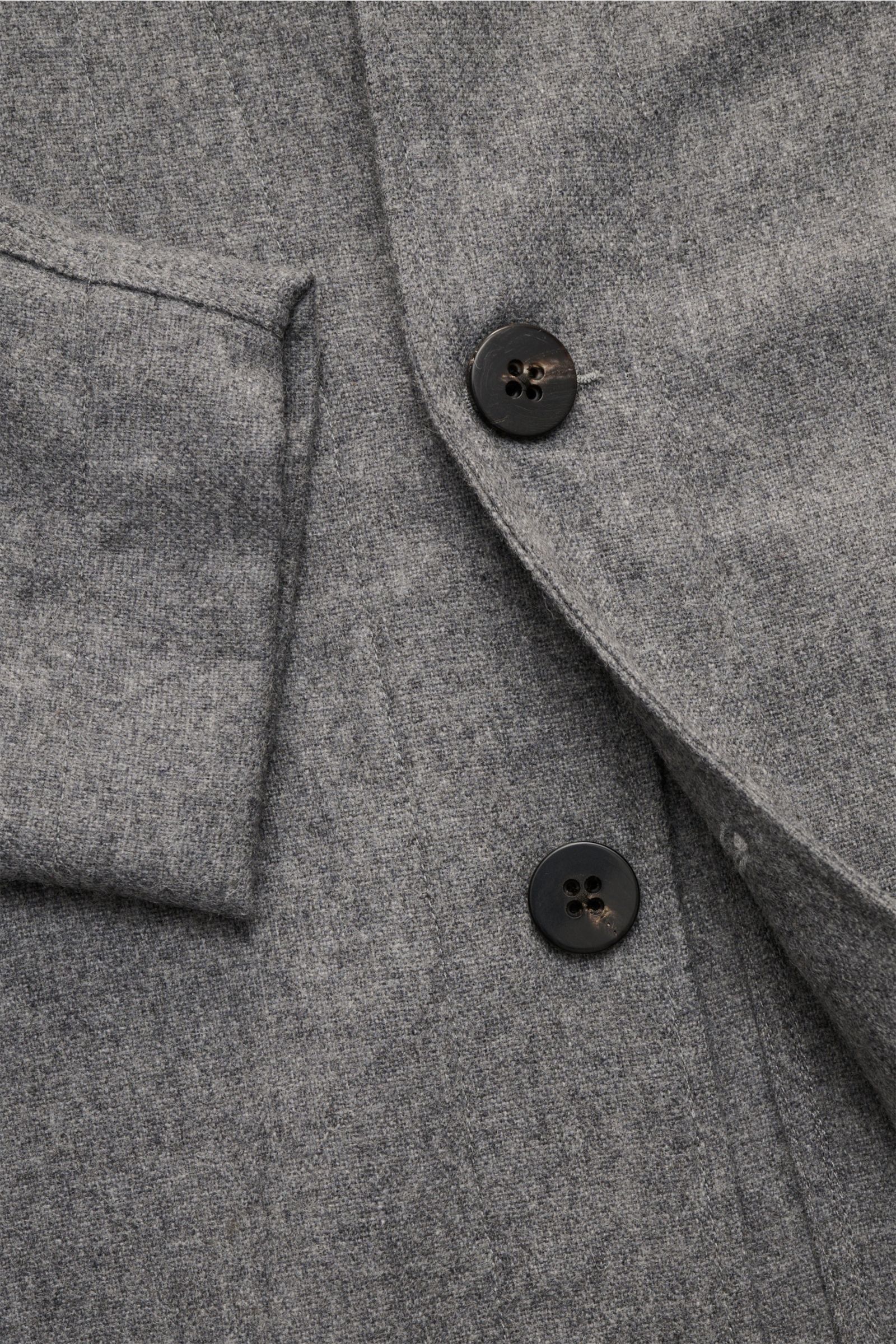 Close-up front view of the 04651/ A trip in a bag Overshirt dunkelgrau meliert showing soft wool-microfiber fabric, slim fit, four-button placket, shawl collar, and side seam pockets.