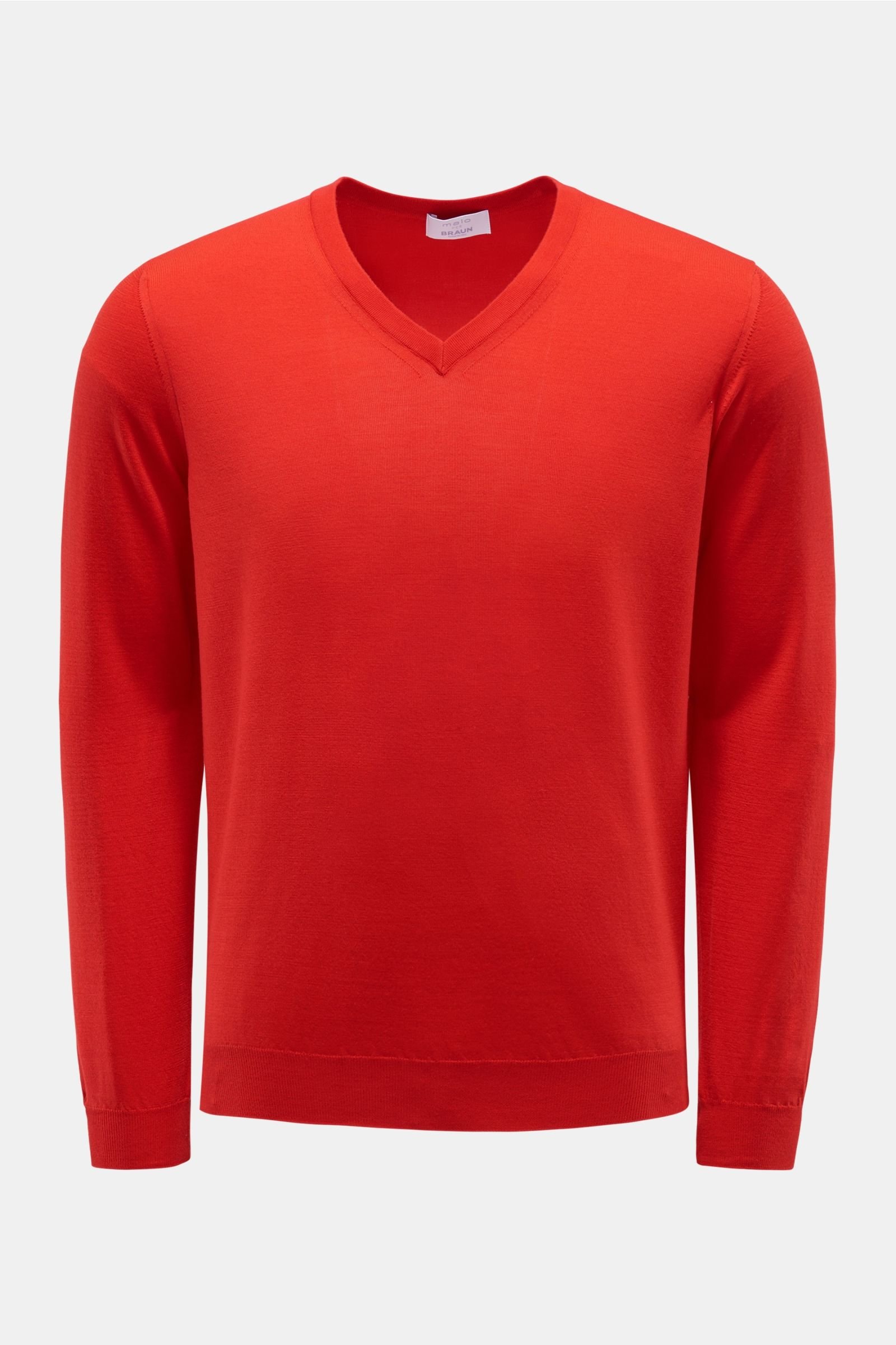 Fine knit V-neck jumper red