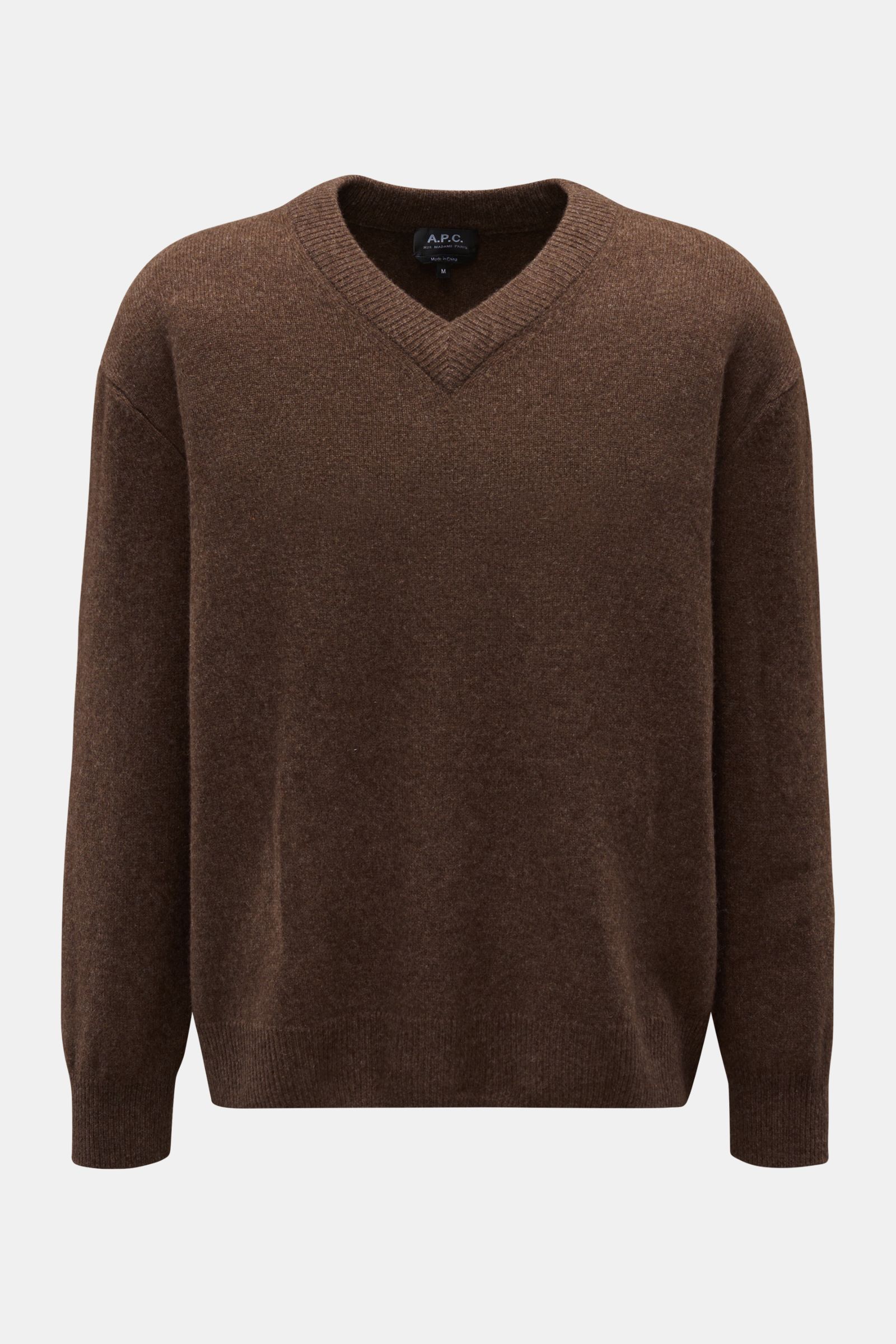 Front view of A.P.C. V-Neck Pullover 'Pull Dany' braun meliert in brown melange with reine Yak-Wolle, weicher Griff, mittelfeines Strickbild, Slim Fit, flexible Rippbündchen.