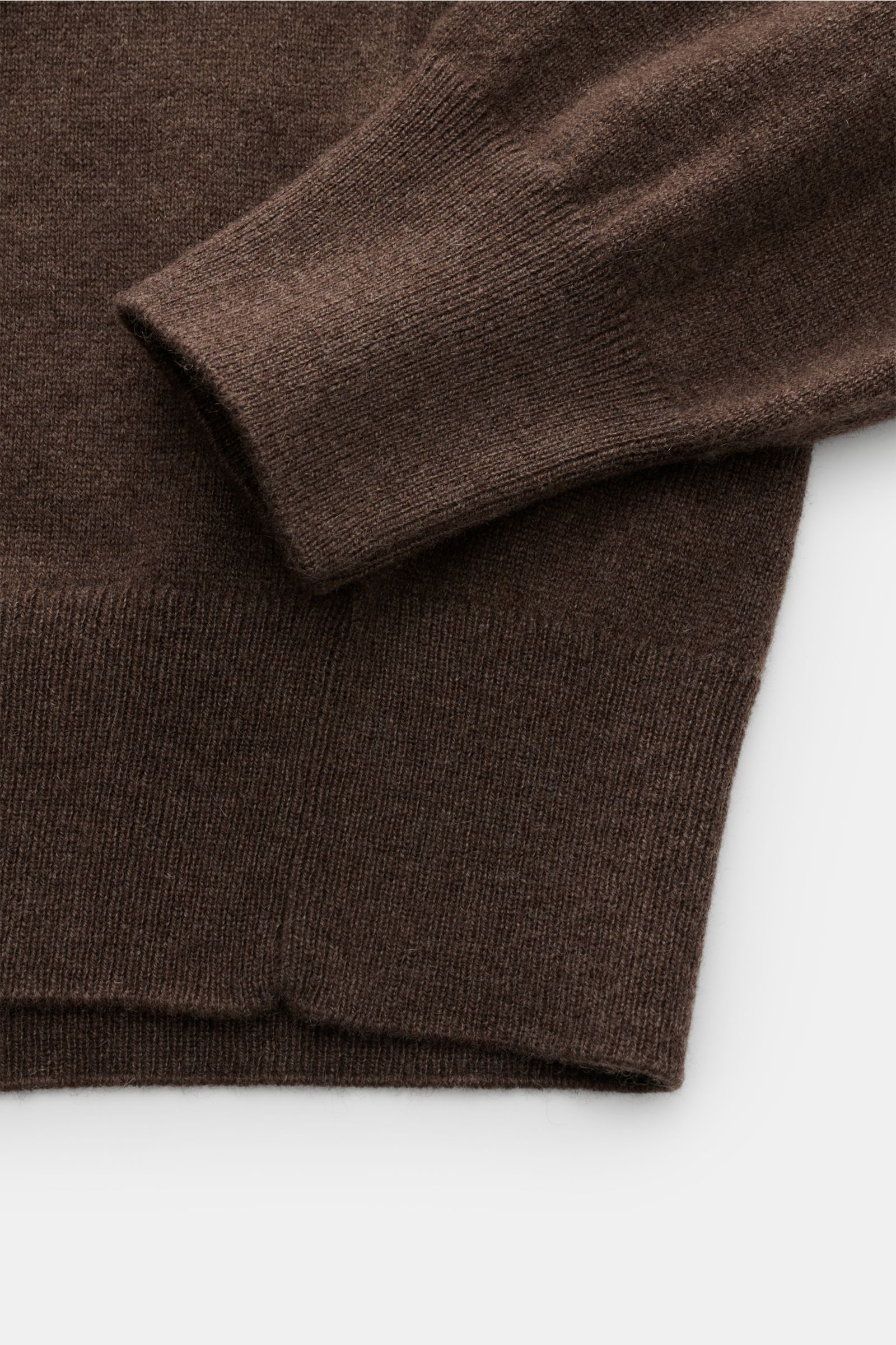 Close-up view of the sleeve and hem of the Cruciani Cashmere V-neck jumper brown, showing fine knit and ribbed bands.

Description: 
This V-neck jumper in pure cashmere by CRUCIANI is the epitome of understatement and style. Its smooth feel and fine kn